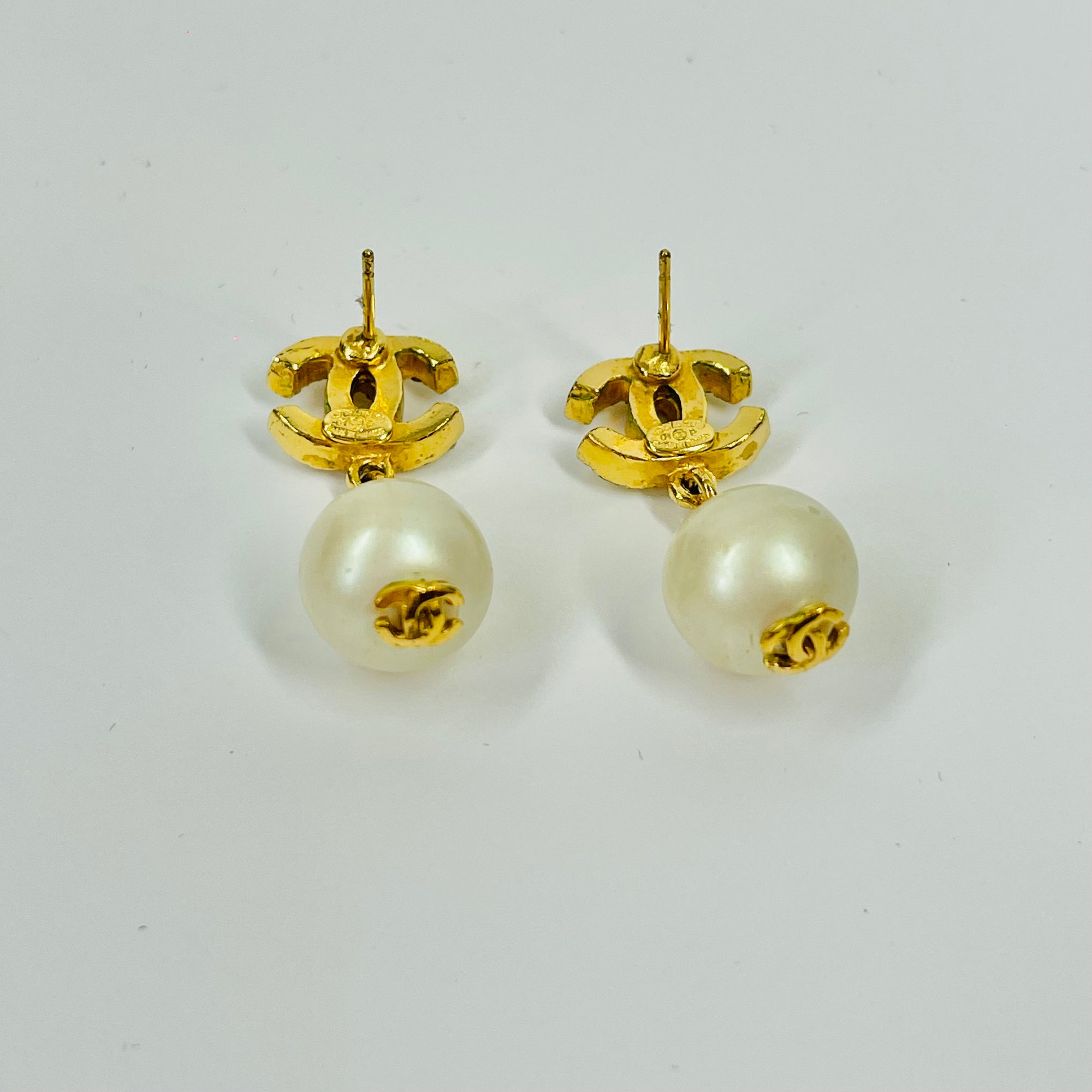 1990s CHANEL CC GOLD LOGO CRYSTAL DROP PEARL PIERCED EARRINGS