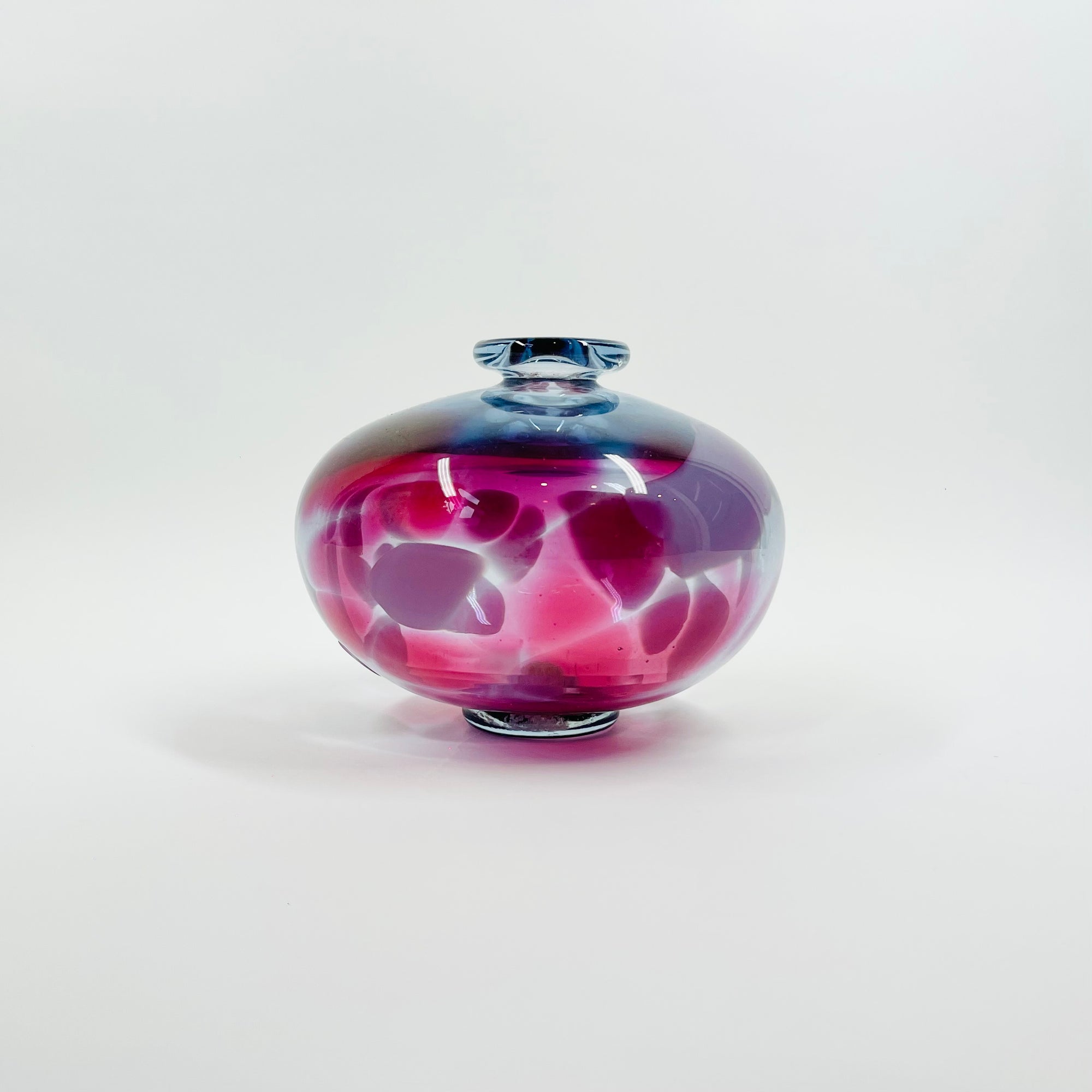 1980s AUSTRALIAN MOUTH BLOWN PINK PURPLE SPATTER ART GLASS SQUAT VASE BY STEPHEN MORRIS