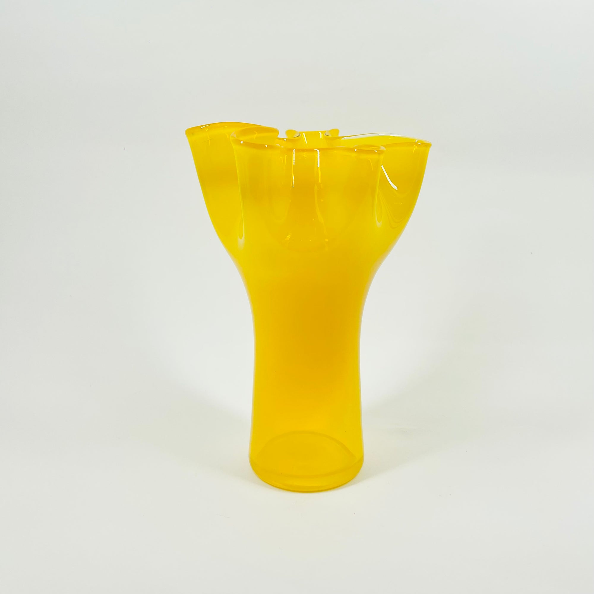 MIDCENTURY SIGNED FINNISH GLASS HANDKERCHIEF POIMU VASE BY INKERI TOIKKA FOR NUUTAJARVI NOTSJO