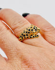 1970s 18k YELLOW GOLD BLUE SAPPHIRE LEOPARD RING
