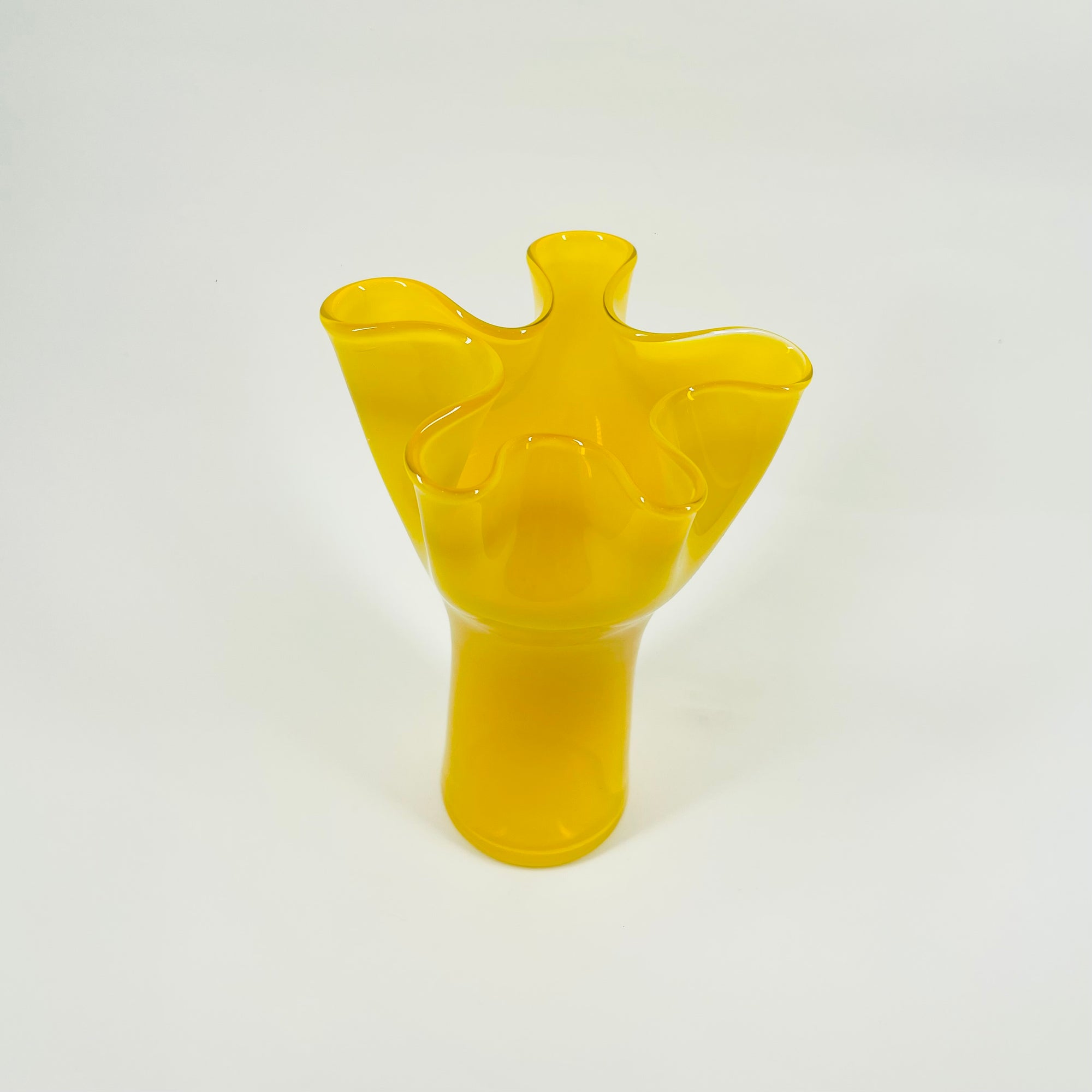 MIDCENTURY SIGNED FINNISH GLASS HANDKERCHIEF POIMU VASE BY INKERI TOIKKA FOR NUUTAJARVI NOTSJO