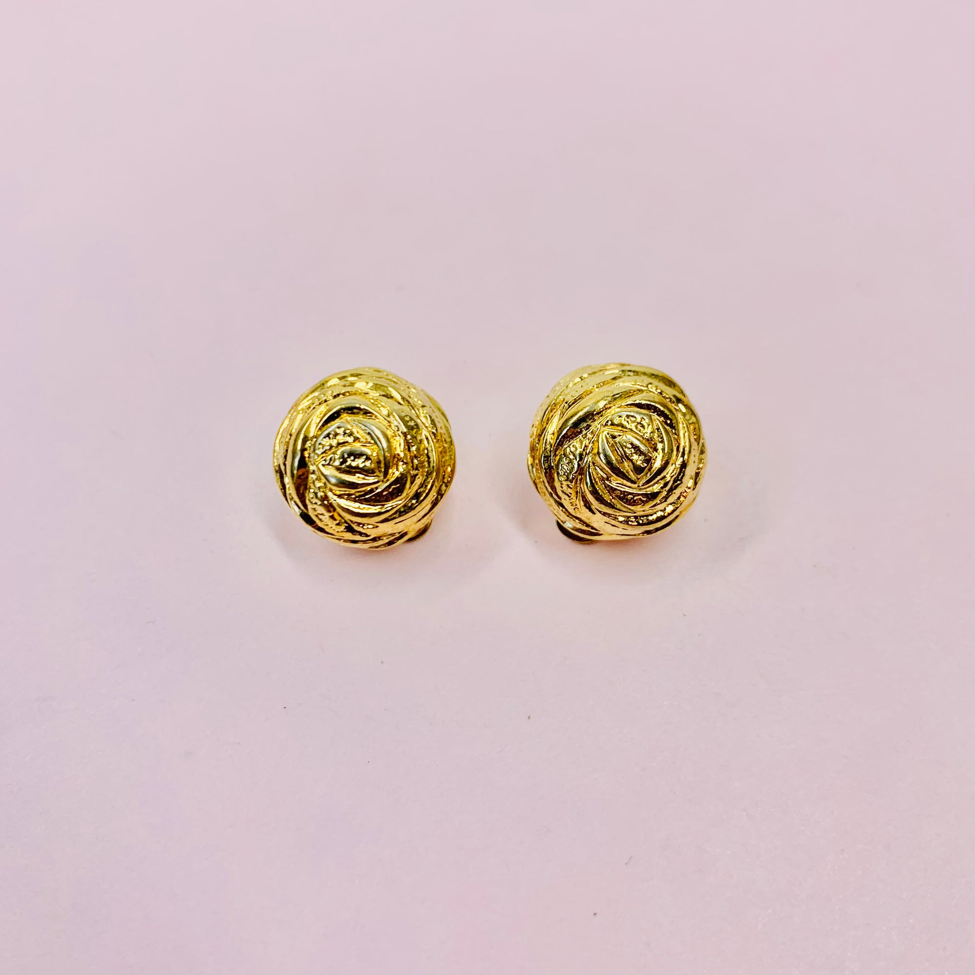 1950s ROSE SCROLLS BUTTON CLIP ON EARRINGS