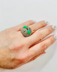 ANTIQUE SILVER RING WITH EMERALD CABOCHON AND FILIGREE DOME