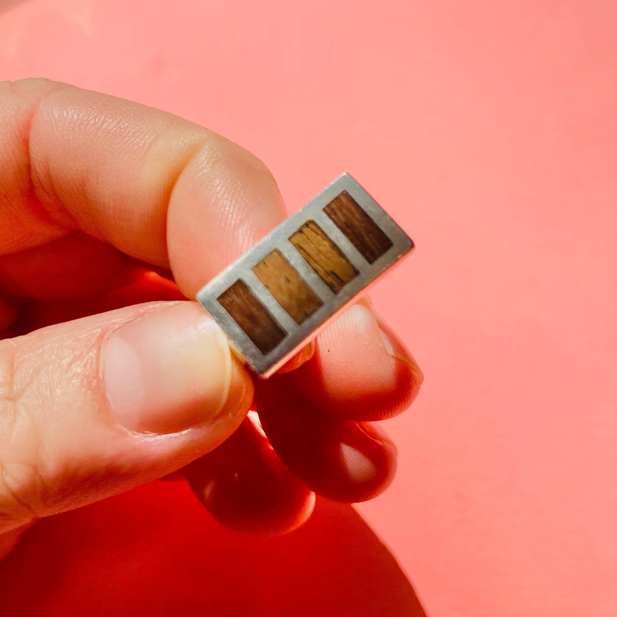 60s MODERNIST SILVER RING WITH WOOD PANELS
