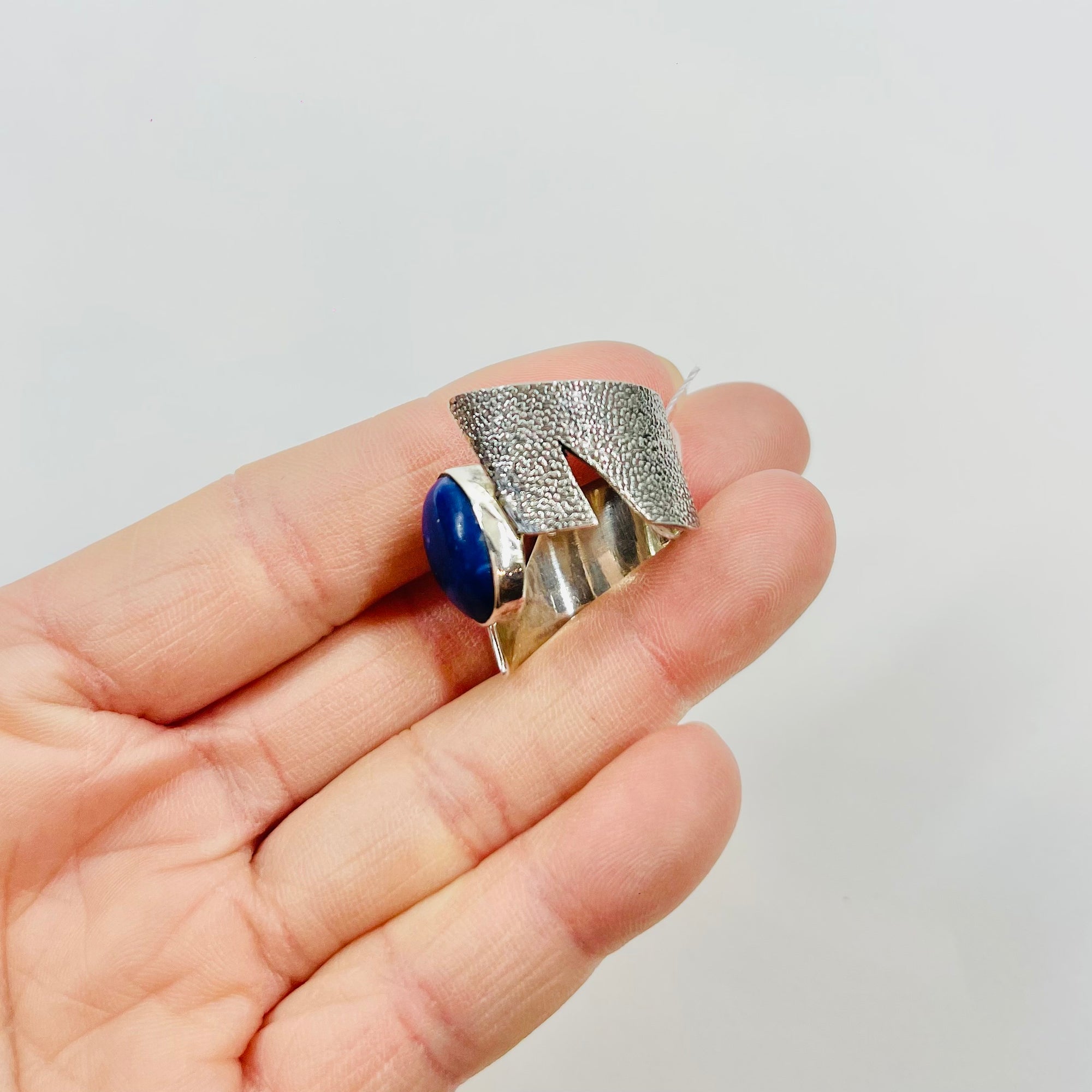 1960s FINNISH BRUTALIST SILVER RING WITH LAPIS LAZULI