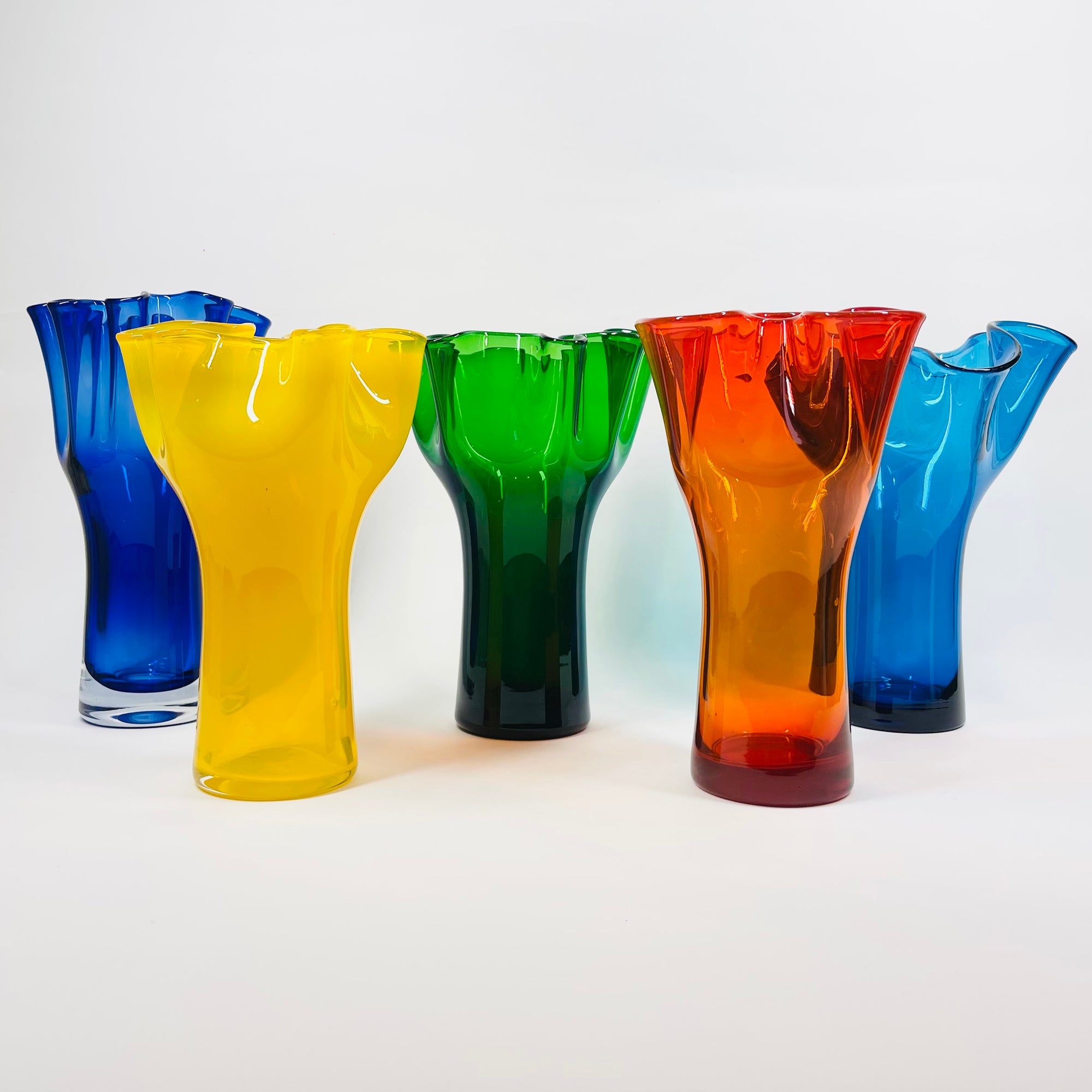 MIDCENTURY SIGNED FINNISH GLASS HANDKERCHIEF POIMU VASE BY INKERI TOIKKA FOR NUUTAJARVI NOTSJO