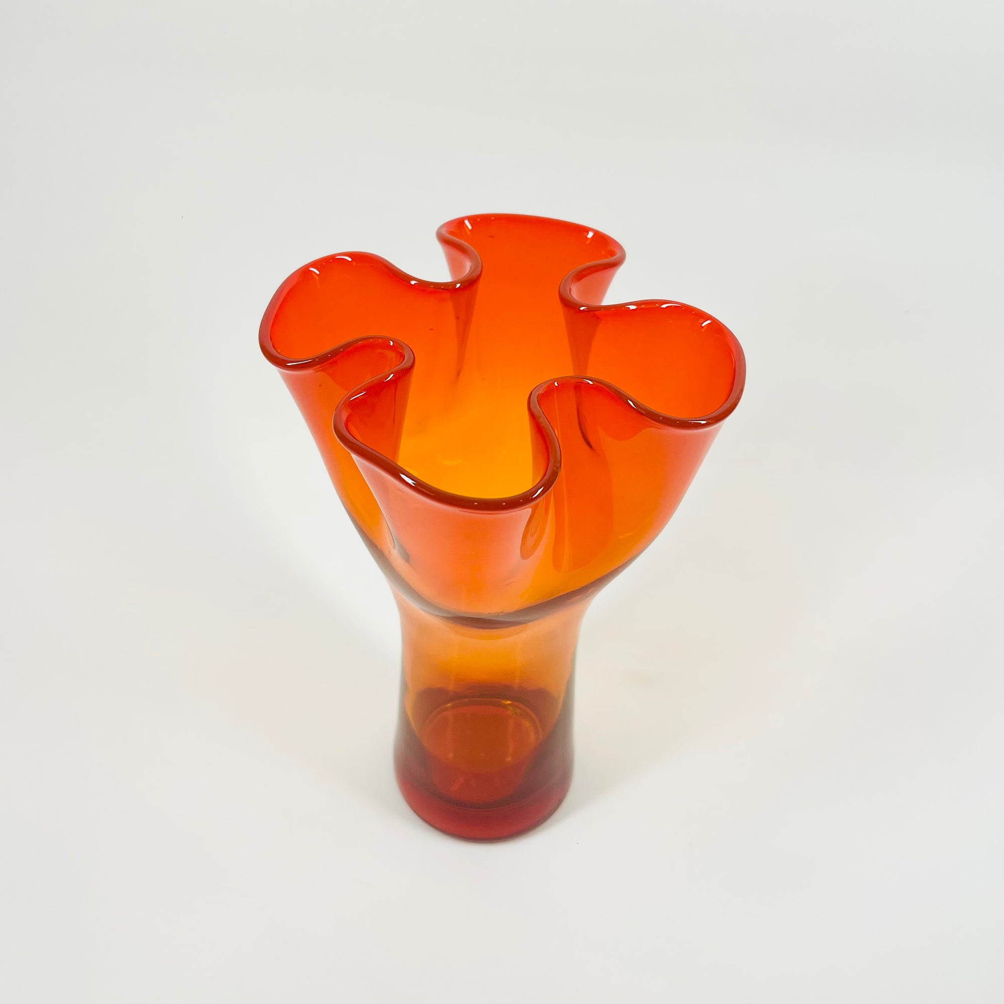 MIDCENTURY SIGNED FINNISH GLASS HANDKERCHIEF POIMU VASE BY INKERI TOIKKA FOR NUUTAJARVI NOTSJO