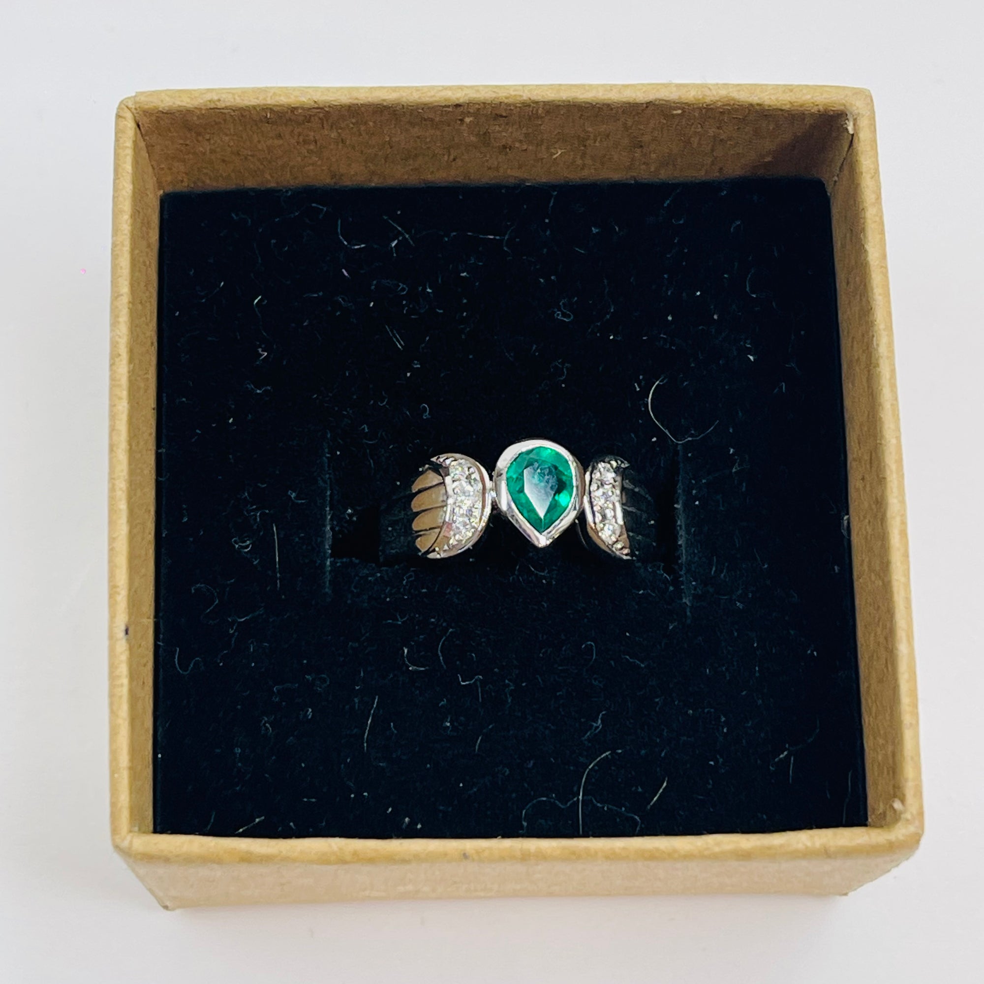 VINTAGE PLATINUM GOLD RING WITH DIAMONDS
