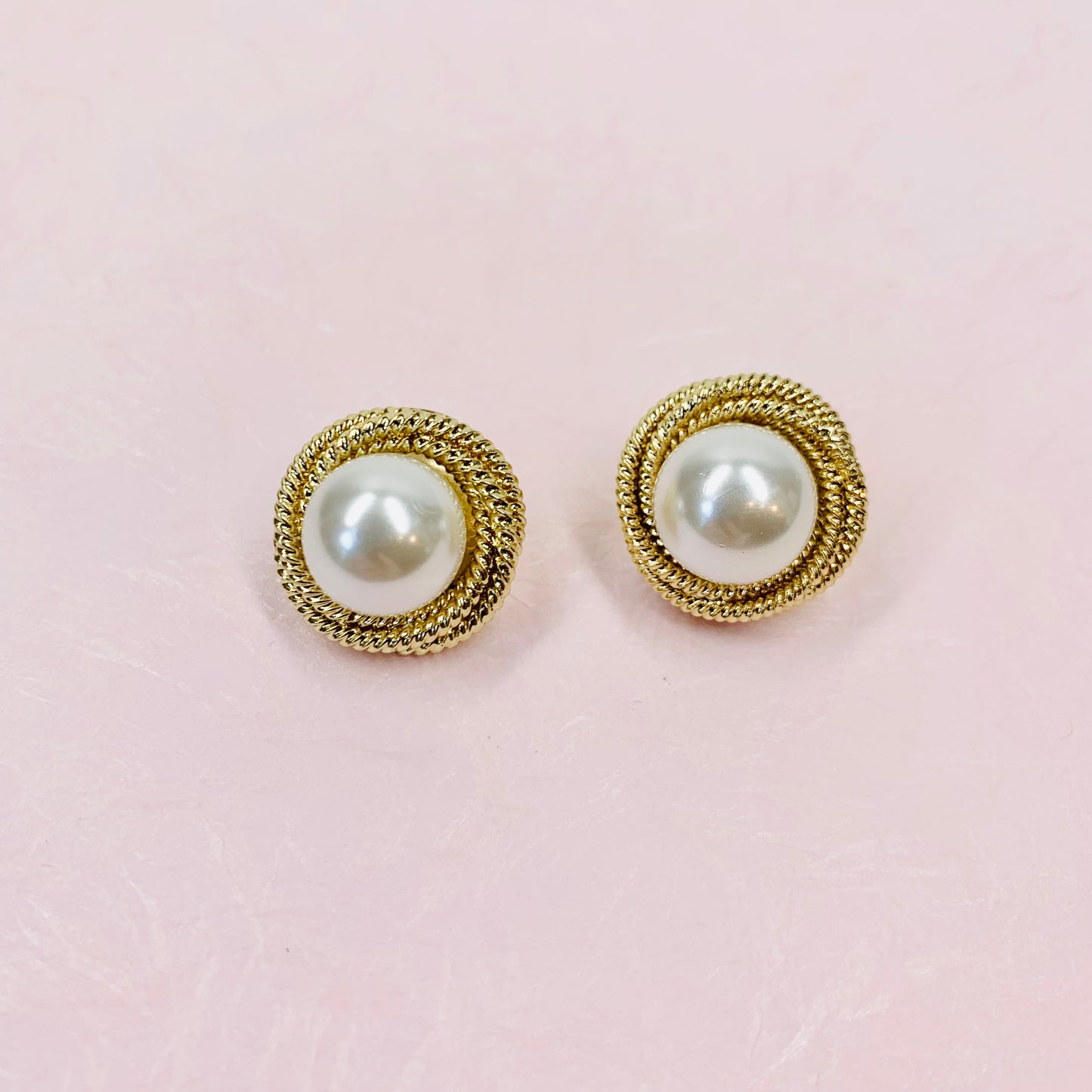1980s PEARL BUTTON FILIGREE KNOT STUD EARRINGS