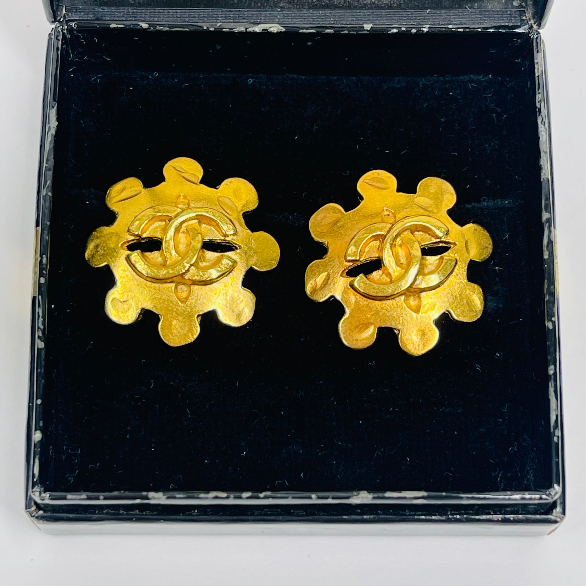 1994 CHANEL CC FILIGREE FLOWER GOLD LOGO BUTTON CLIP ON EARRINGS