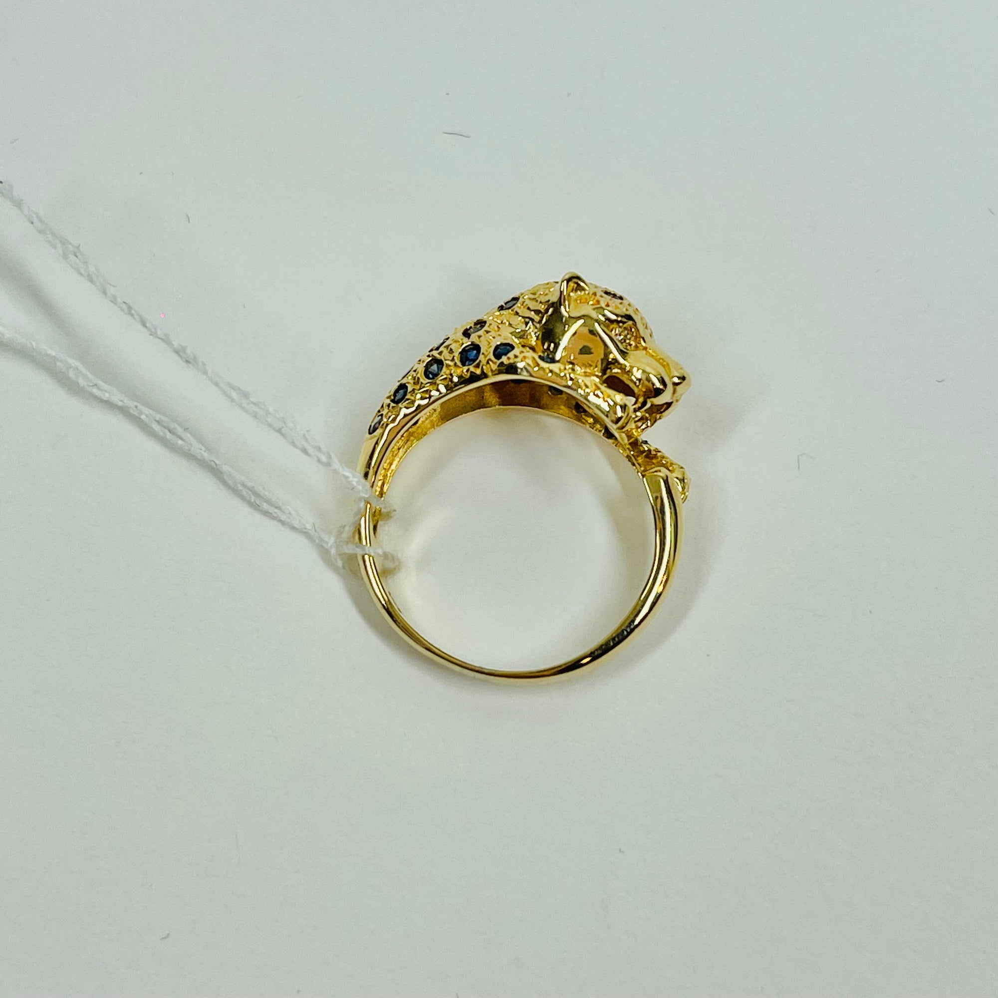 1970s 18k YELLOW GOLD BLUE SAPPHIRE LEOPARD RING