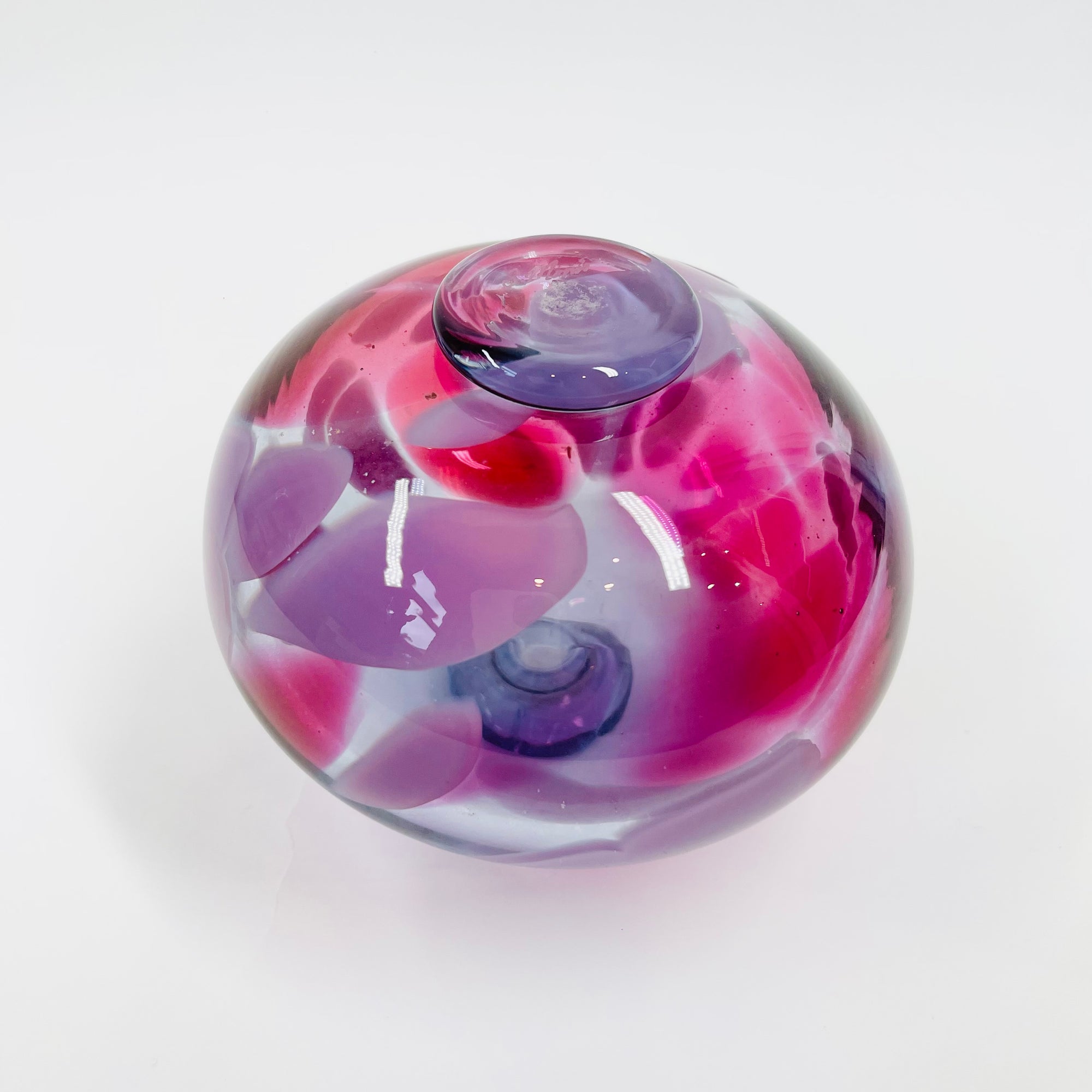 1980s AUSTRALIAN MOUTH BLOWN PINK PURPLE SPATTER ART GLASS SQUAT VASE BY STEPHEN MORRIS