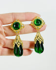 1980s GREEN GLASS GP COSTUME DROP PIERCED EARRINGS GRIPOIX STYLE