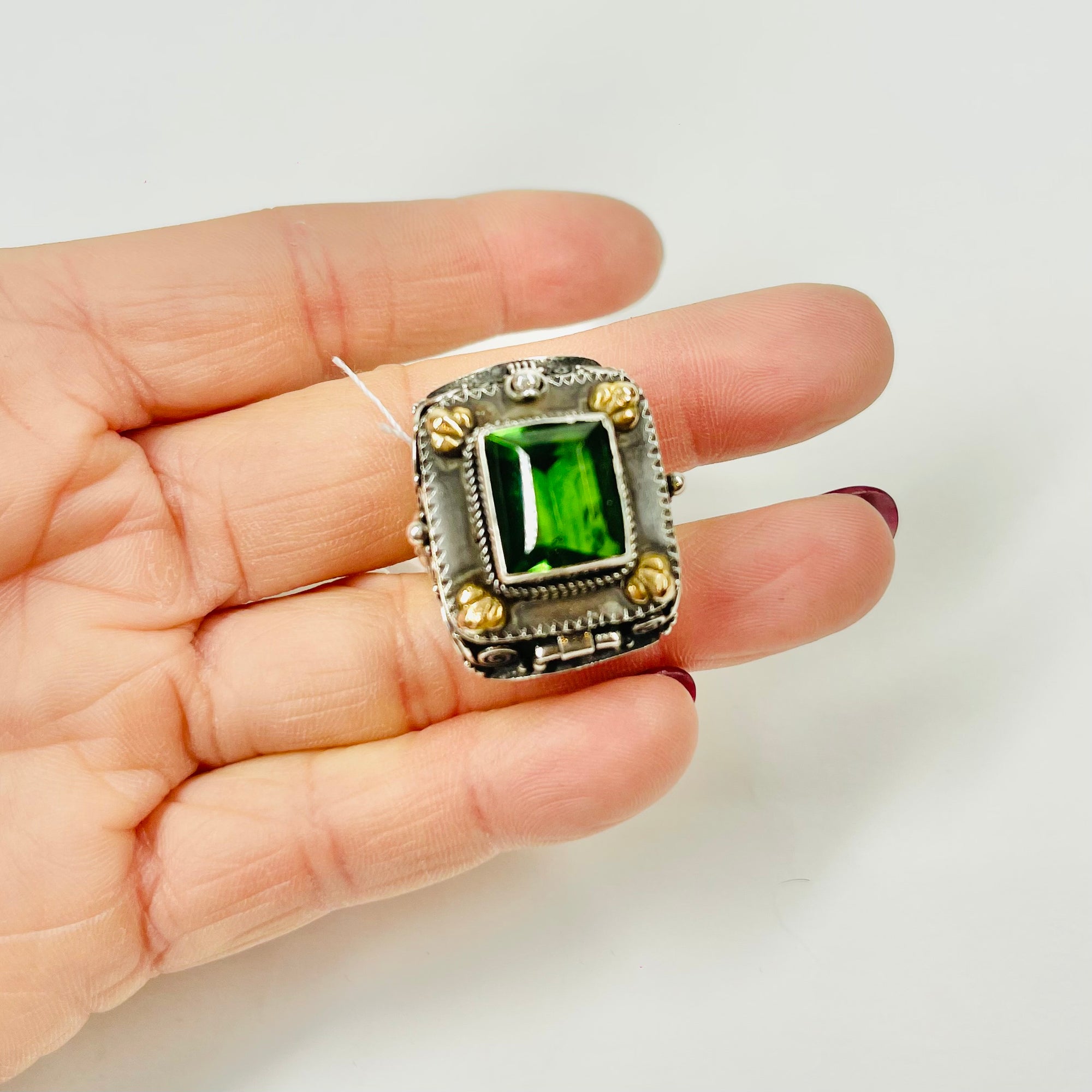 ANTIQUE GOLD SILVER COMPARTMENT RING WITH GREEN AMBER