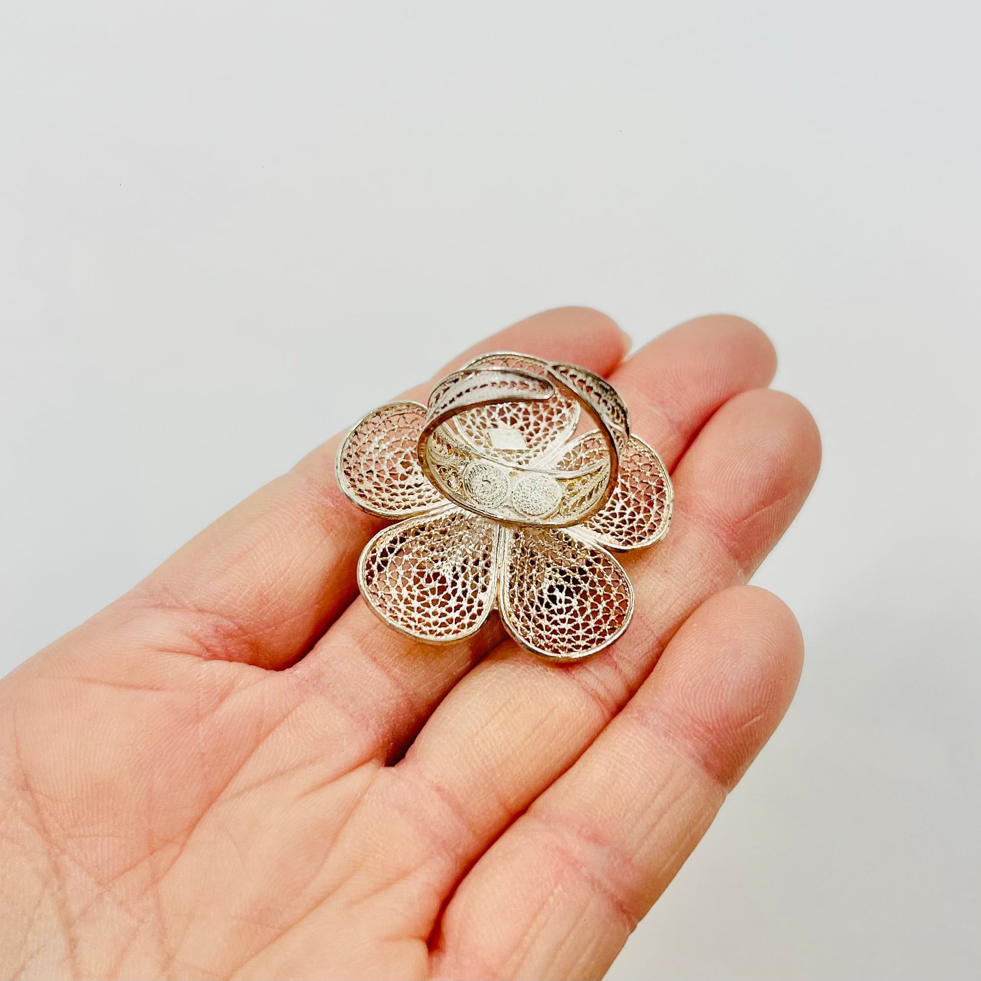 1970s ITALIAN LACE SILVER FILIGREE FLOWER RING