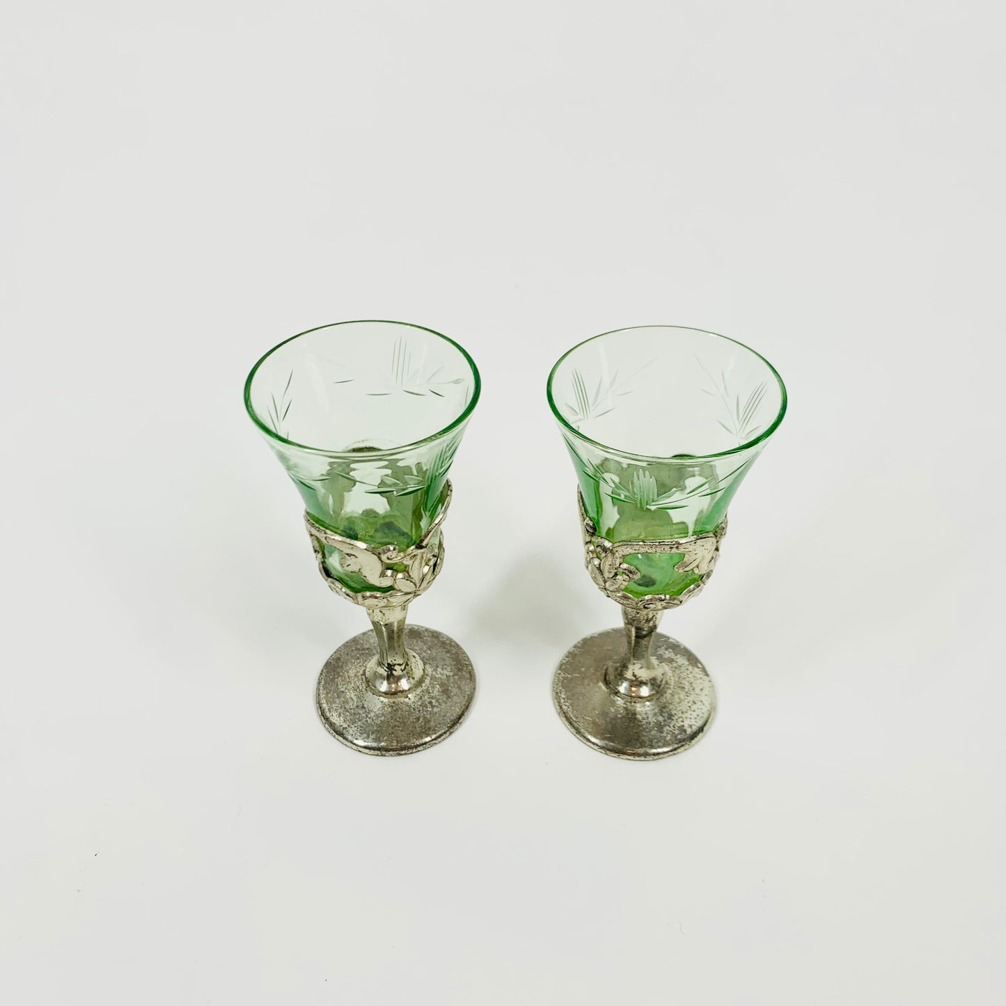 40s ETCHED GREEN SHOT GLASSES WITH SLEEVES