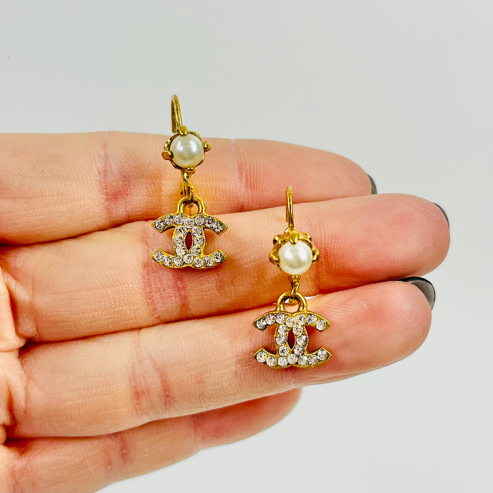 1990s CHANEL CC GOLD LOGO CRYSTAL PEARL PIERCED EARRINGS