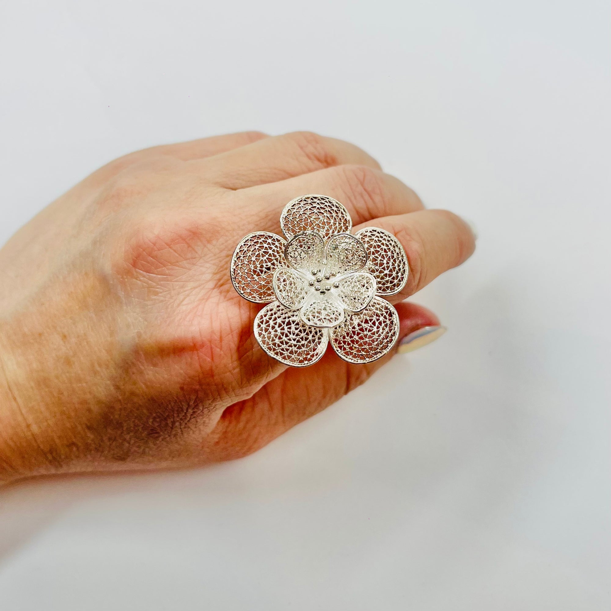 1970s ITALIAN LACE SILVER FILIGREE FLOWER RING