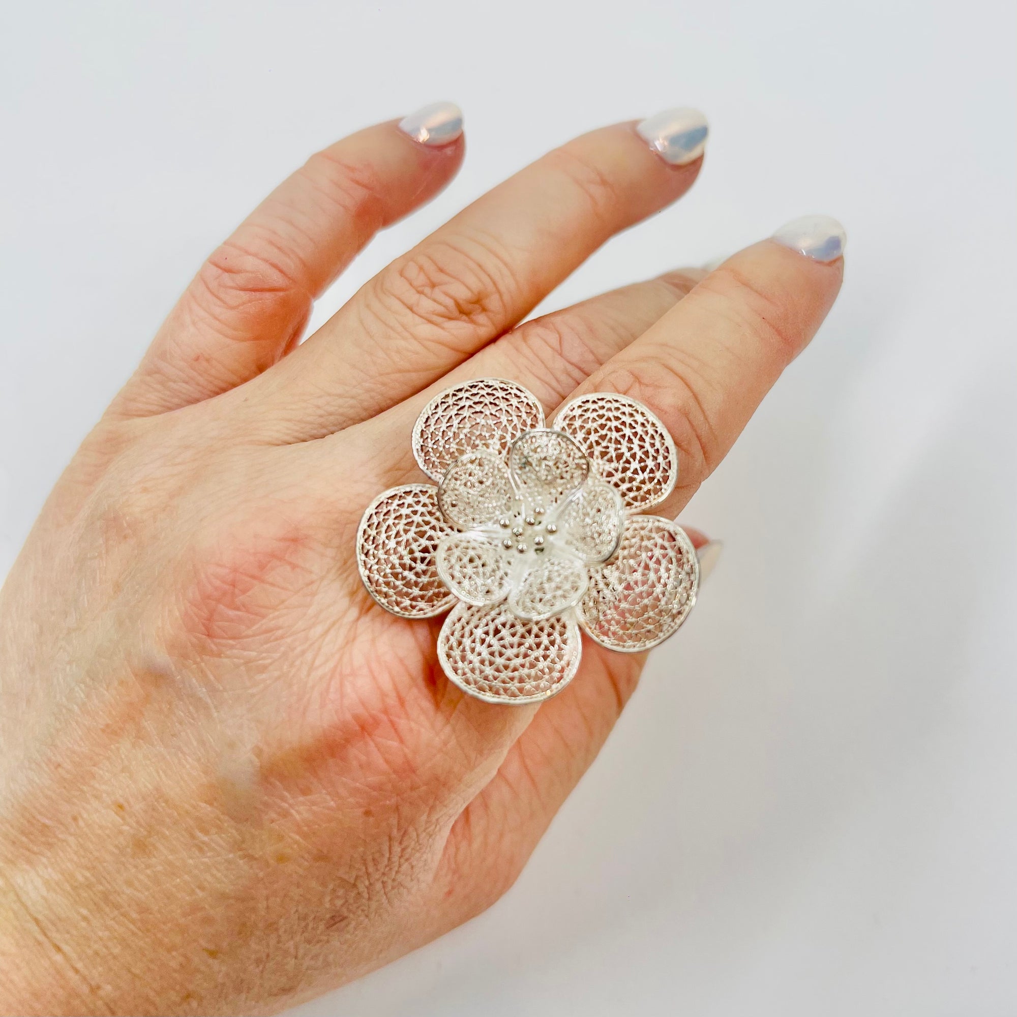 1970s ITALIAN LACE SILVER FILIGREE FLOWER RING