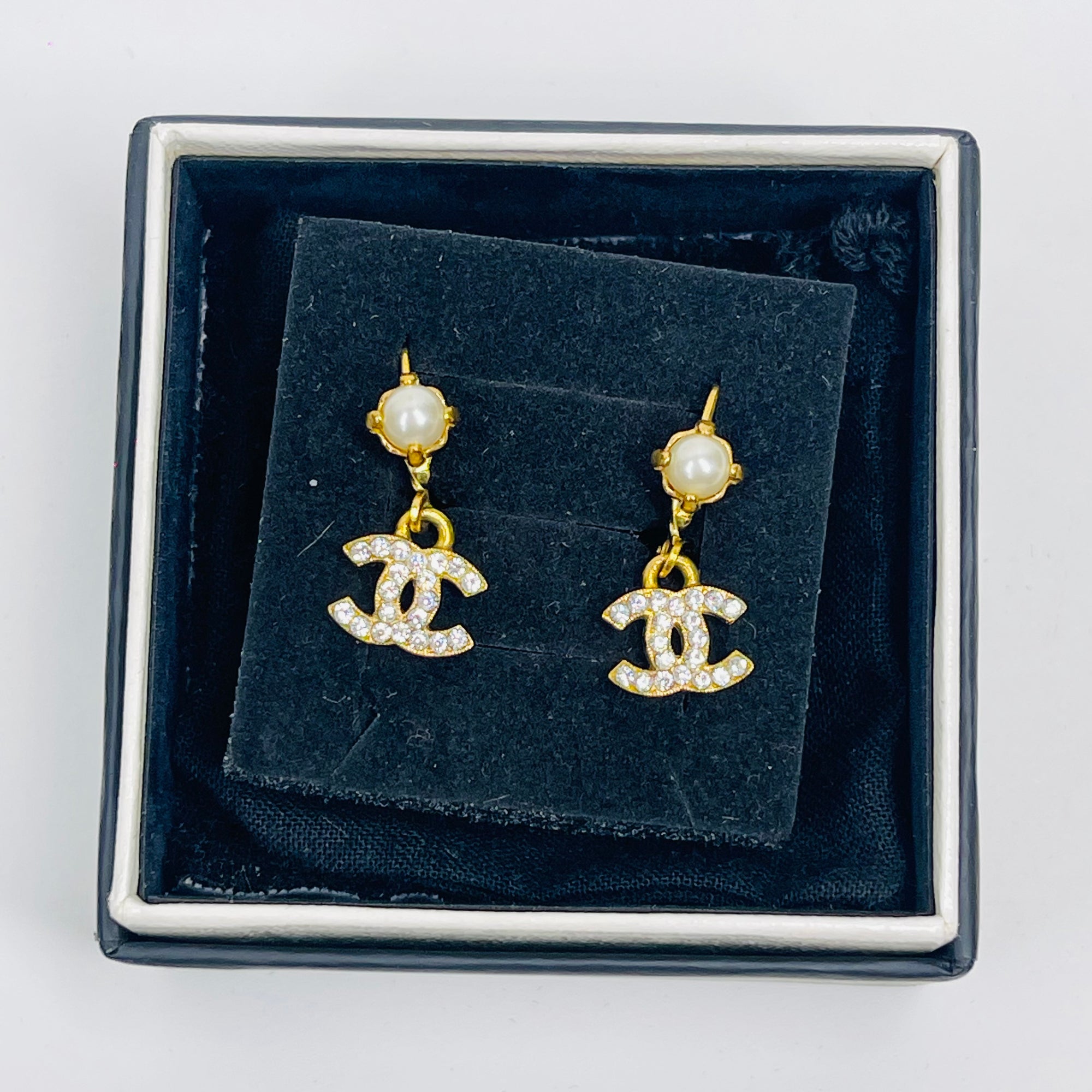 1990s CHANEL CC GOLD LOGO CRYSTAL PEARL PIERCED EARRINGS