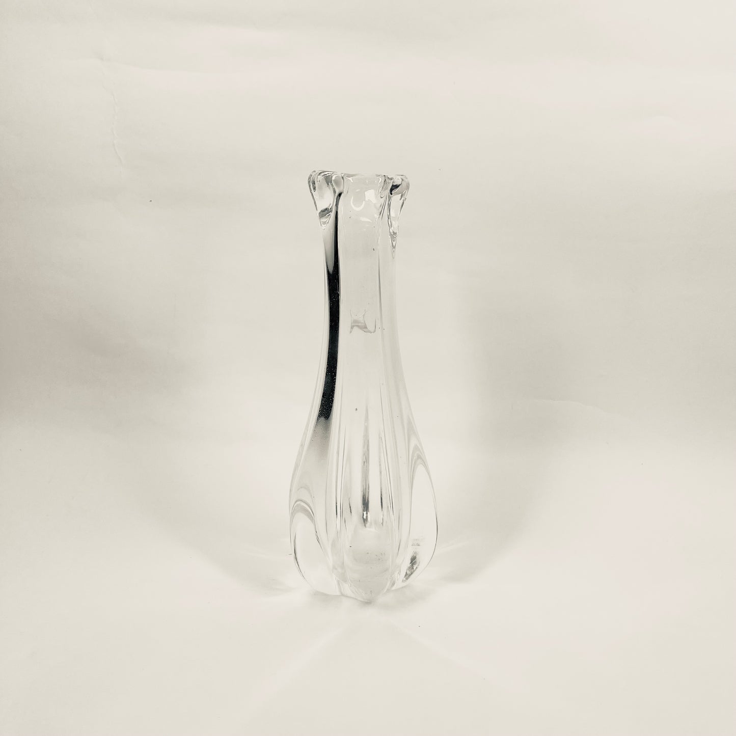 CLEAR SWUNG VASE