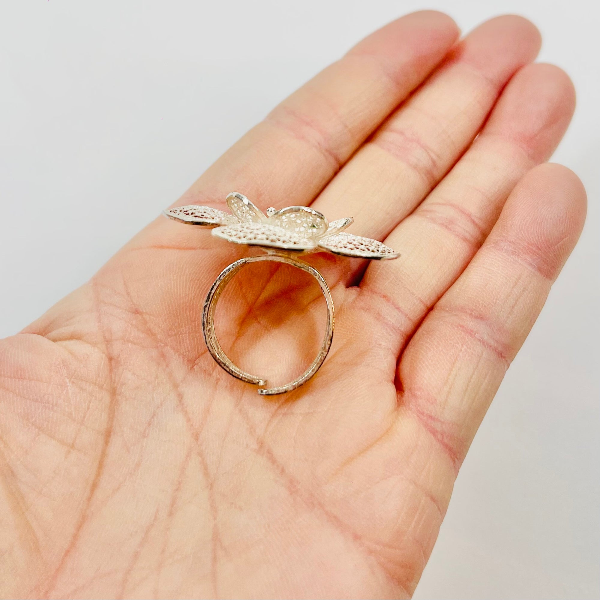 1970s ITALIAN LACE SILVER FILIGREE FLOWER RING