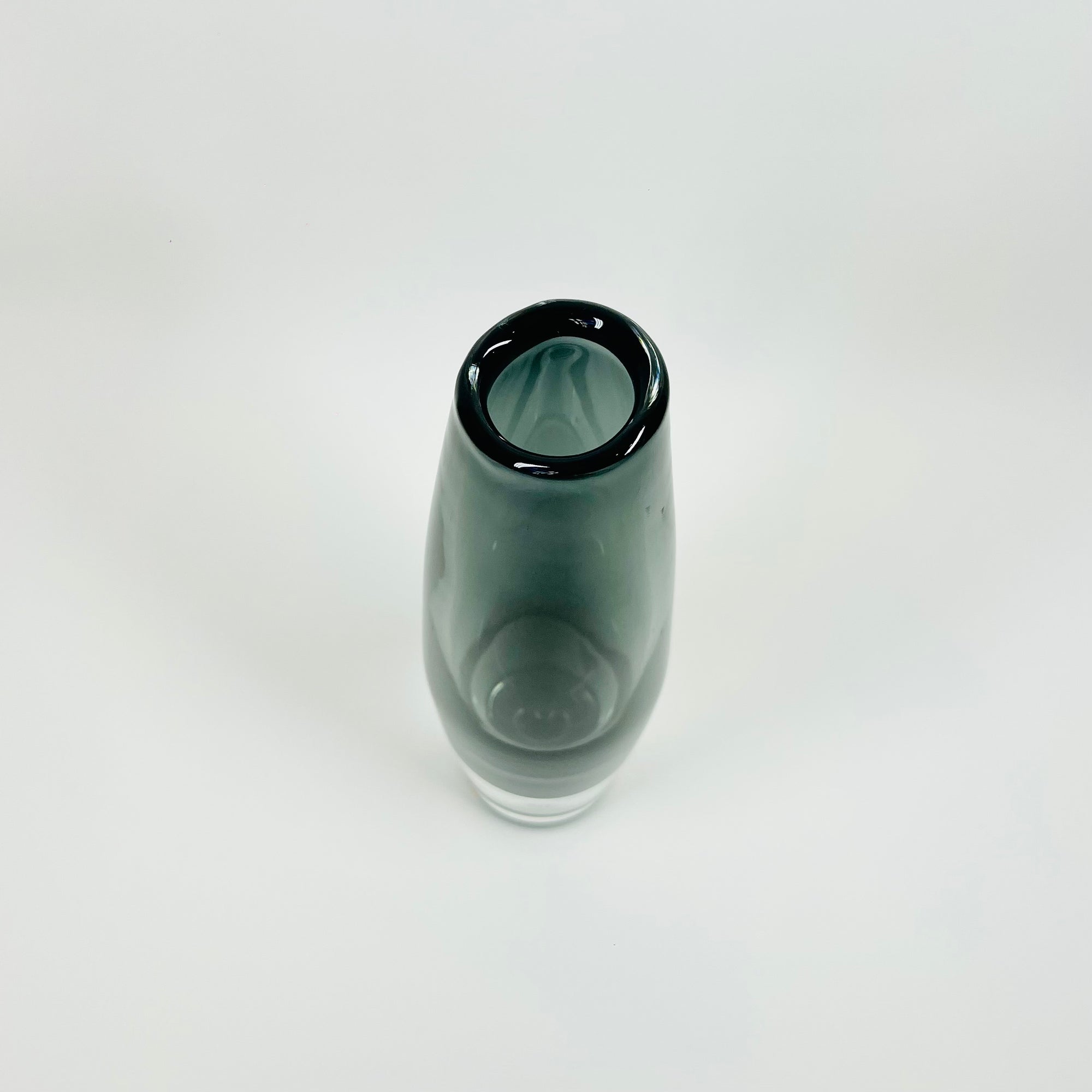 1960s SMOKEY GREY SOMMERSO GLASS VASE BY NILS LANDBERG FOR ORREFORS