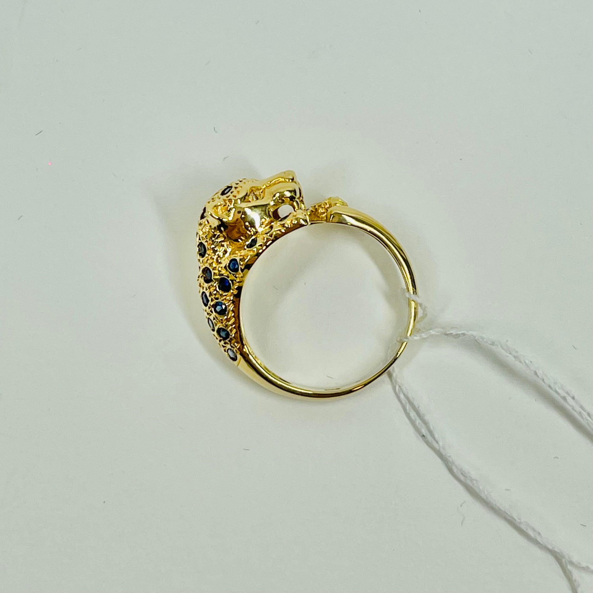 1970s 18k YELLOW GOLD BLUE SAPPHIRE LEOPARD RING