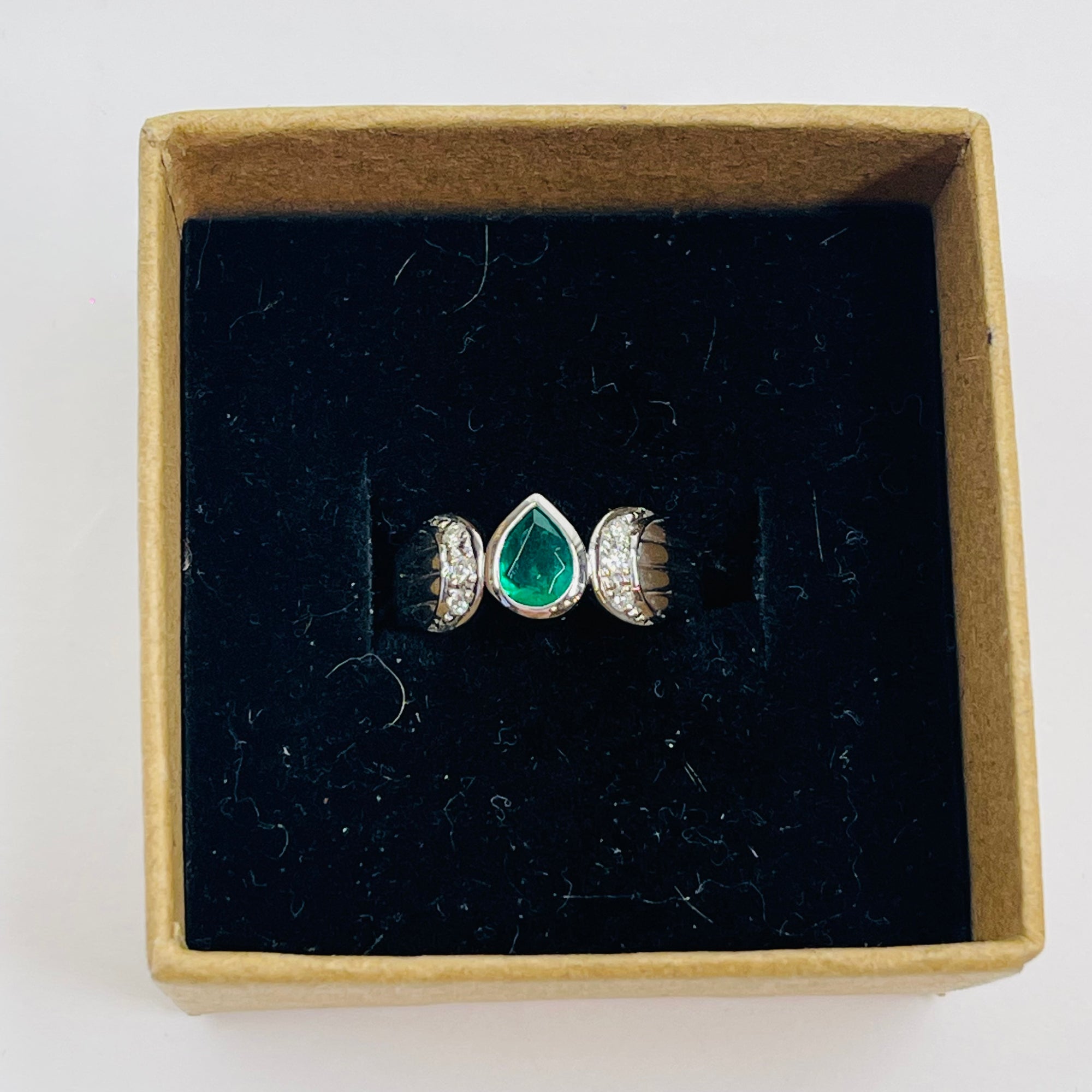 VINTAGE PLATINUM GOLD RING WITH DIAMONDS