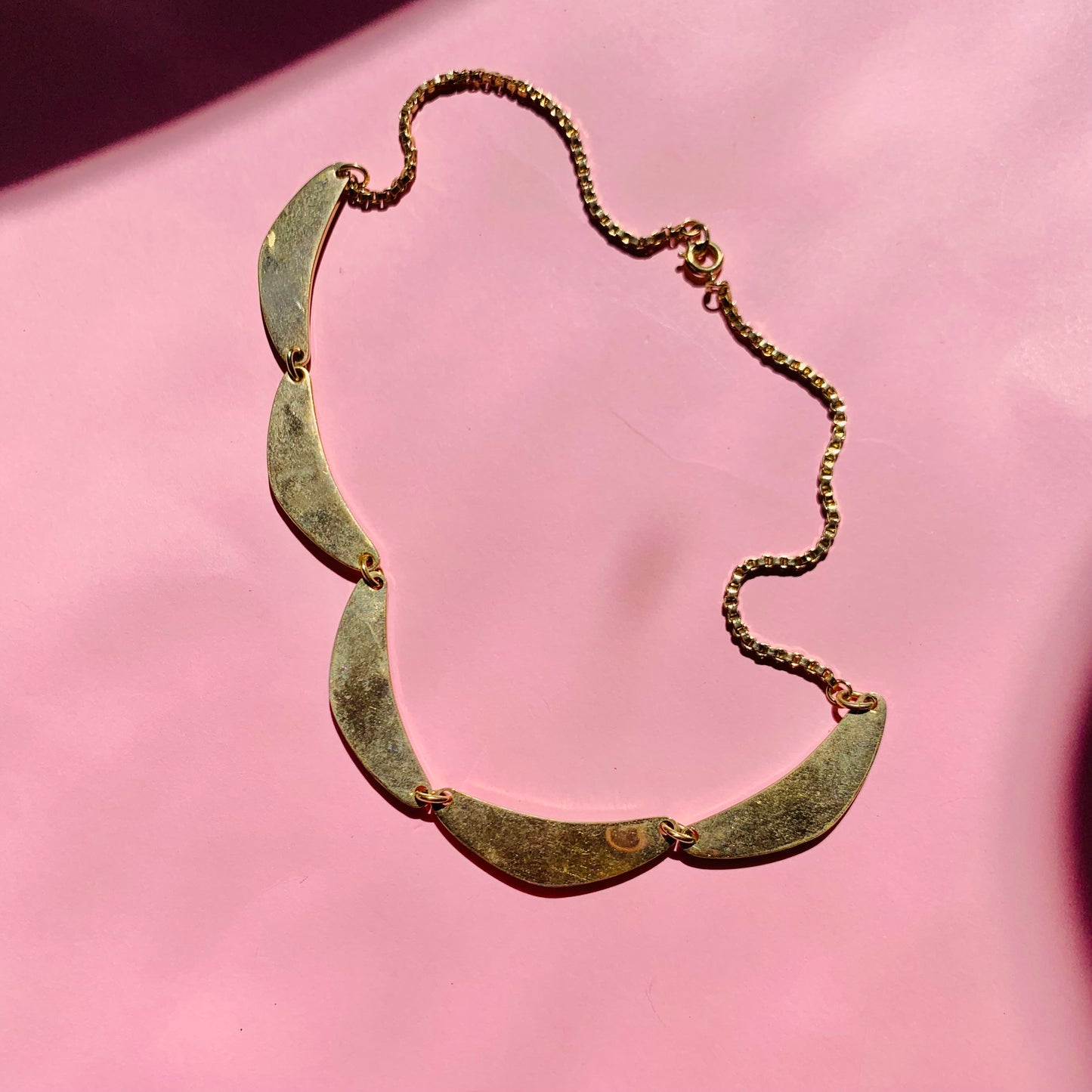 1970s GOLD PLATED TRIPLE FANS PENDANT NECKLACE