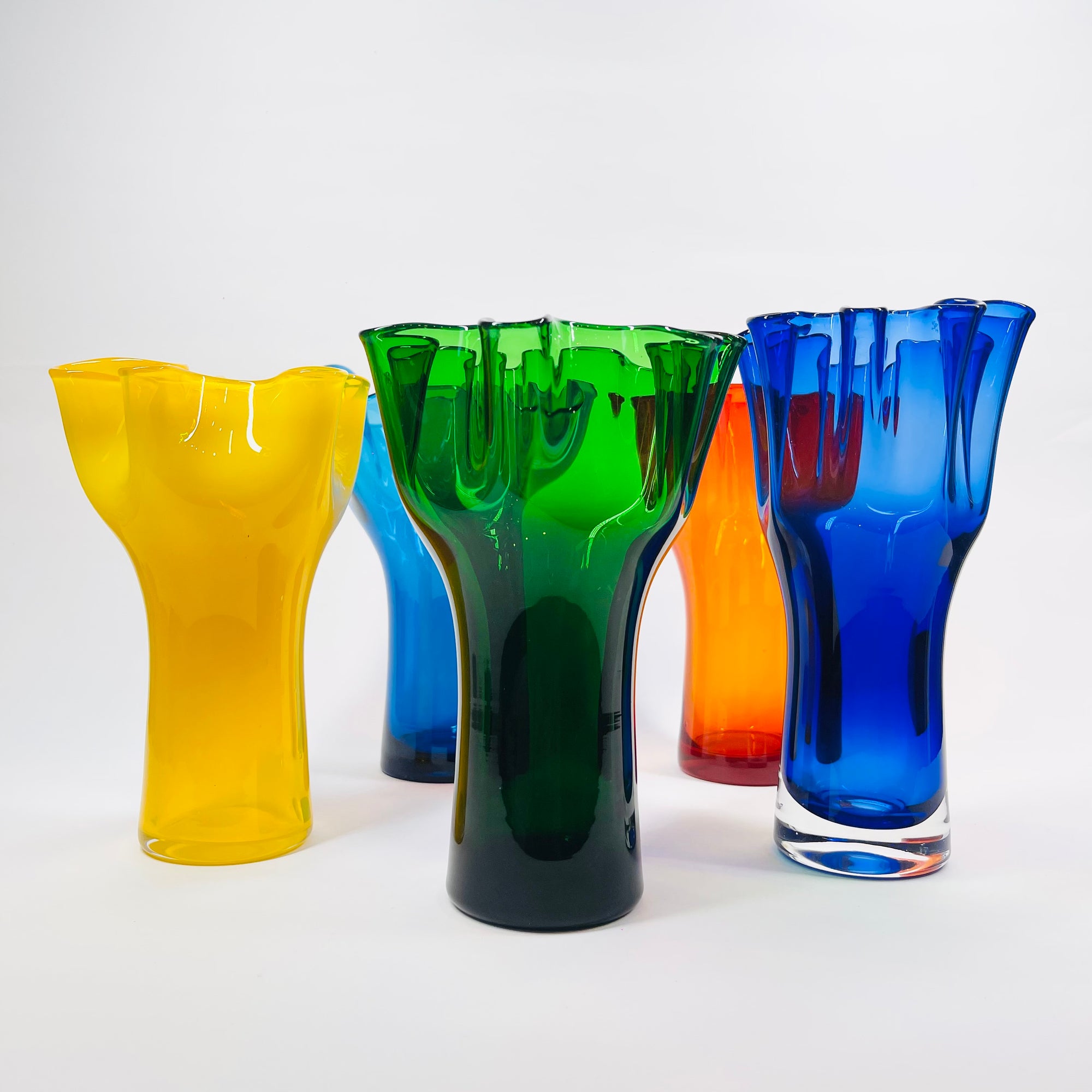 MIDCENTURY SIGNED FINNISH GLASS HANDKERCHIEF POIMU VASE BY INKERI TOIKKA FOR NUUTAJARVI NOTSJO