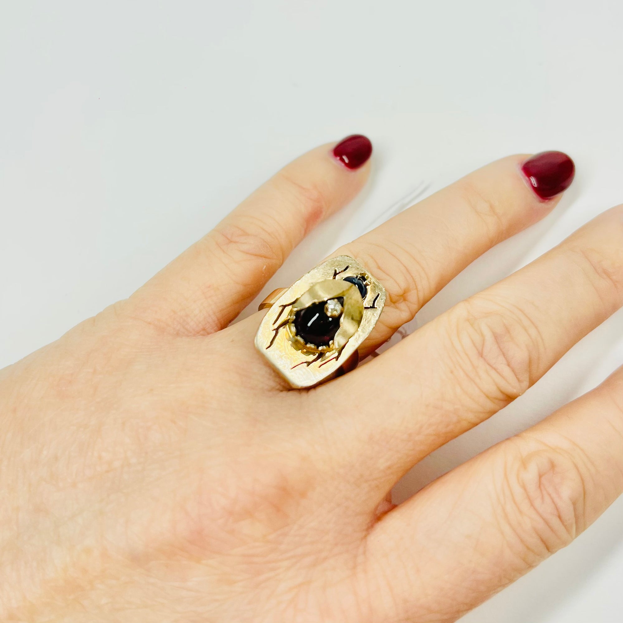 ANTIQUE VICTORIAN 9K GOLD RUBY CABOCHON BEETLE RING