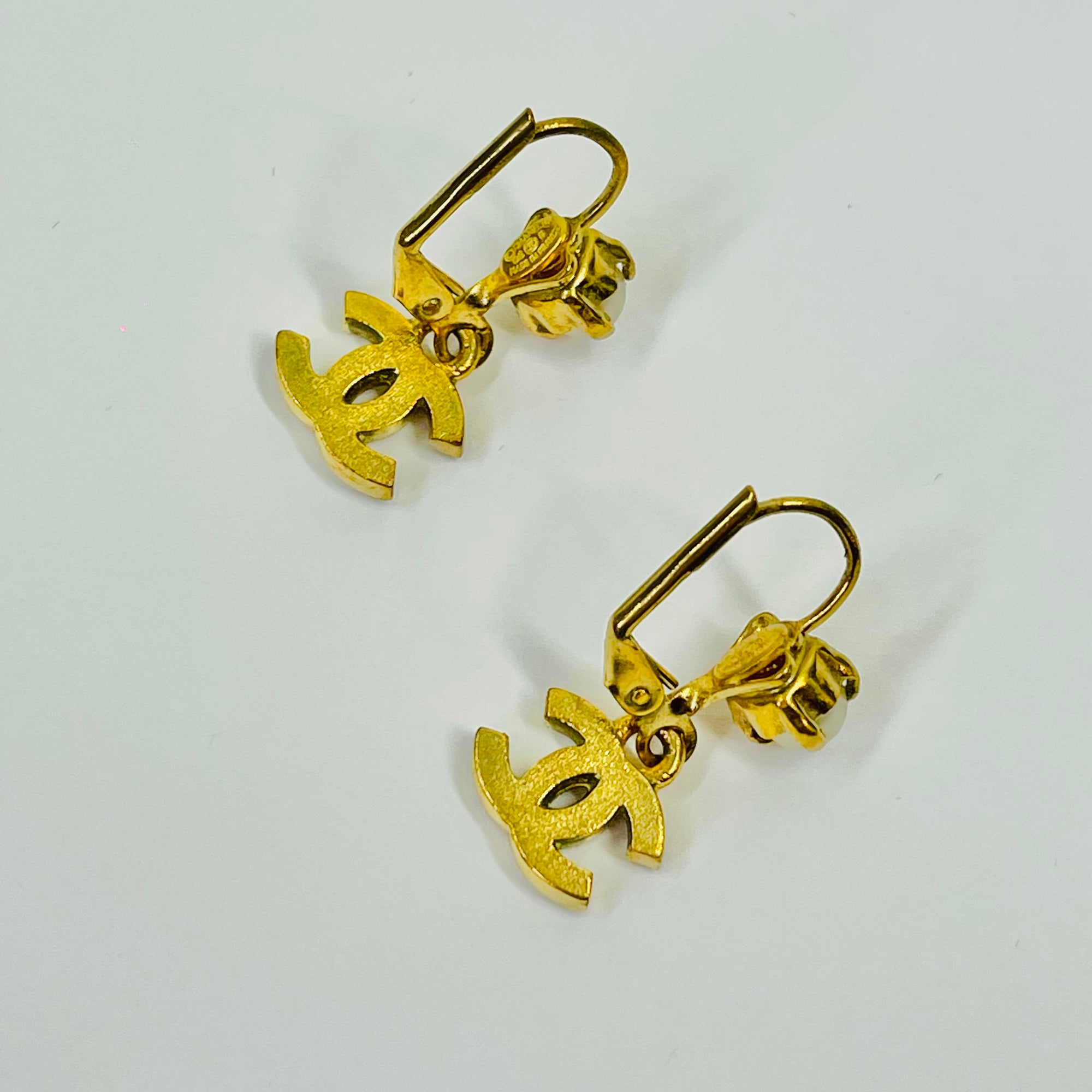 1990s CHANEL CC GOLD LOGO CRYSTAL PEARL PIERCED EARRINGS