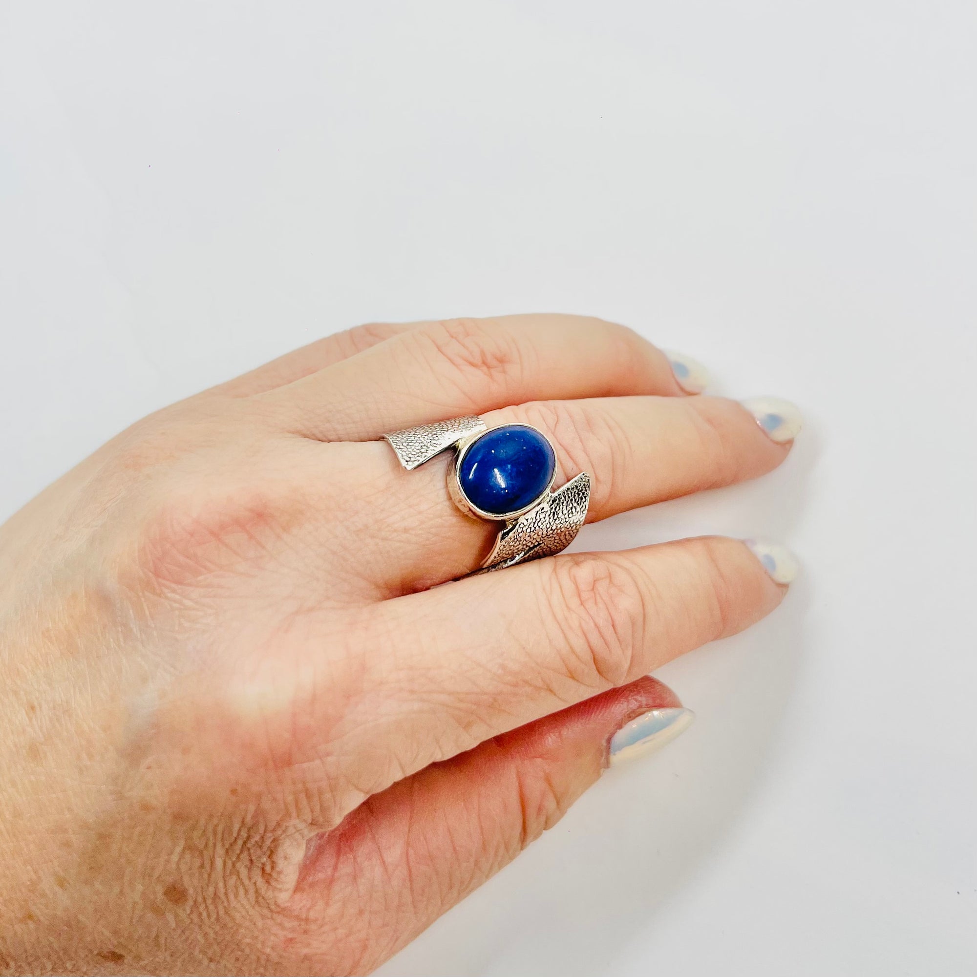 1960s FINNISH BRUTALIST SILVER RING WITH LAPIS LAZULI