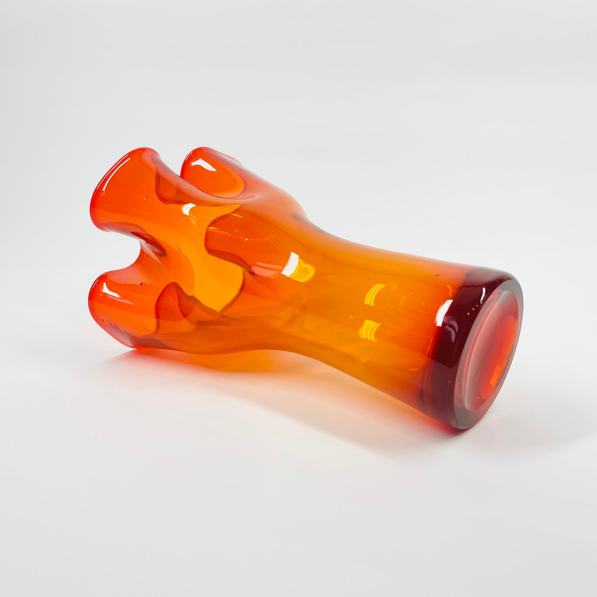 MIDCENTURY SIGNED FINNISH GLASS HANDKERCHIEF POIMU VASE BY INKERI TOIKKA FOR NUUTAJARVI NOTSJO