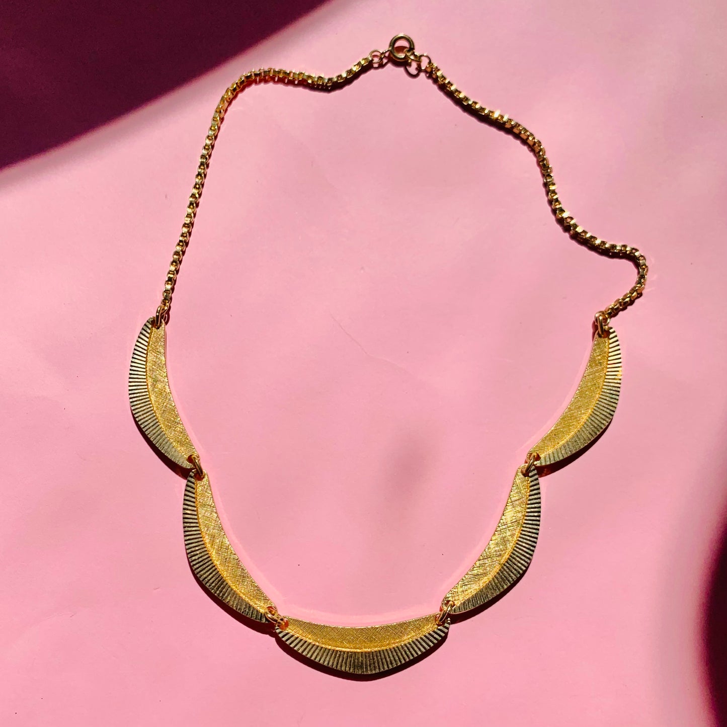1970s GOLD PLATED TRIPLE FANS PENDANT NECKLACE