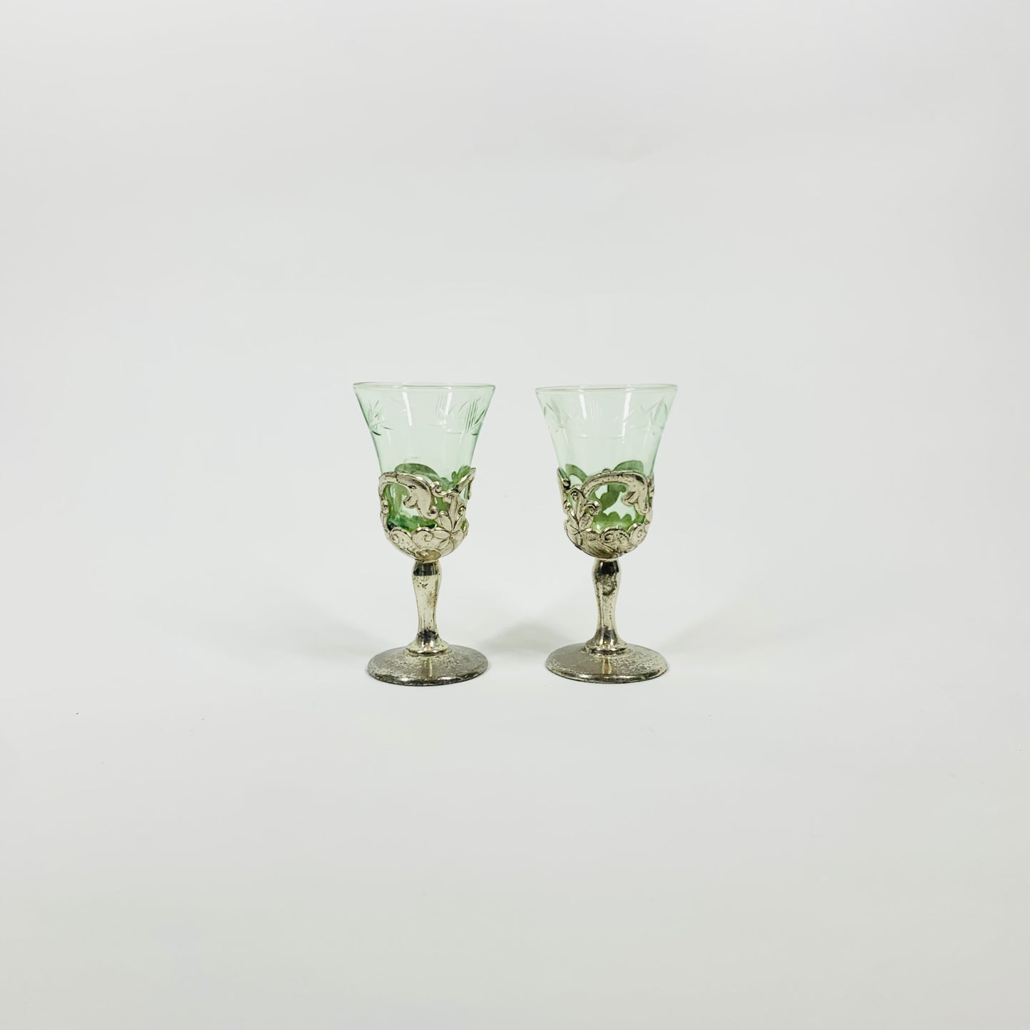 40s ETCHED GREEN SHOT GLASSES WITH SLEEVES