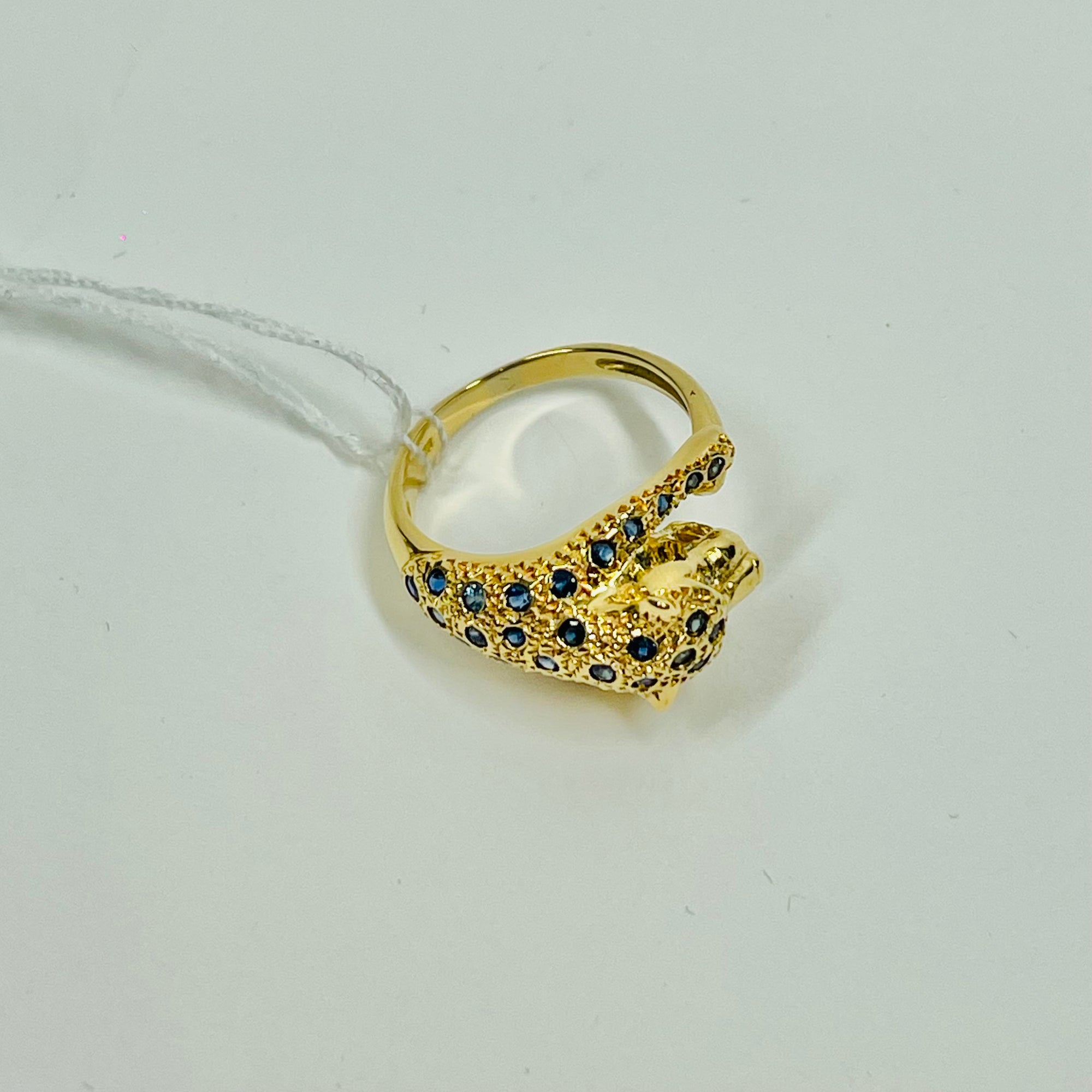 1970s 18k YELLOW GOLD BLUE SAPPHIRE LEOPARD RING