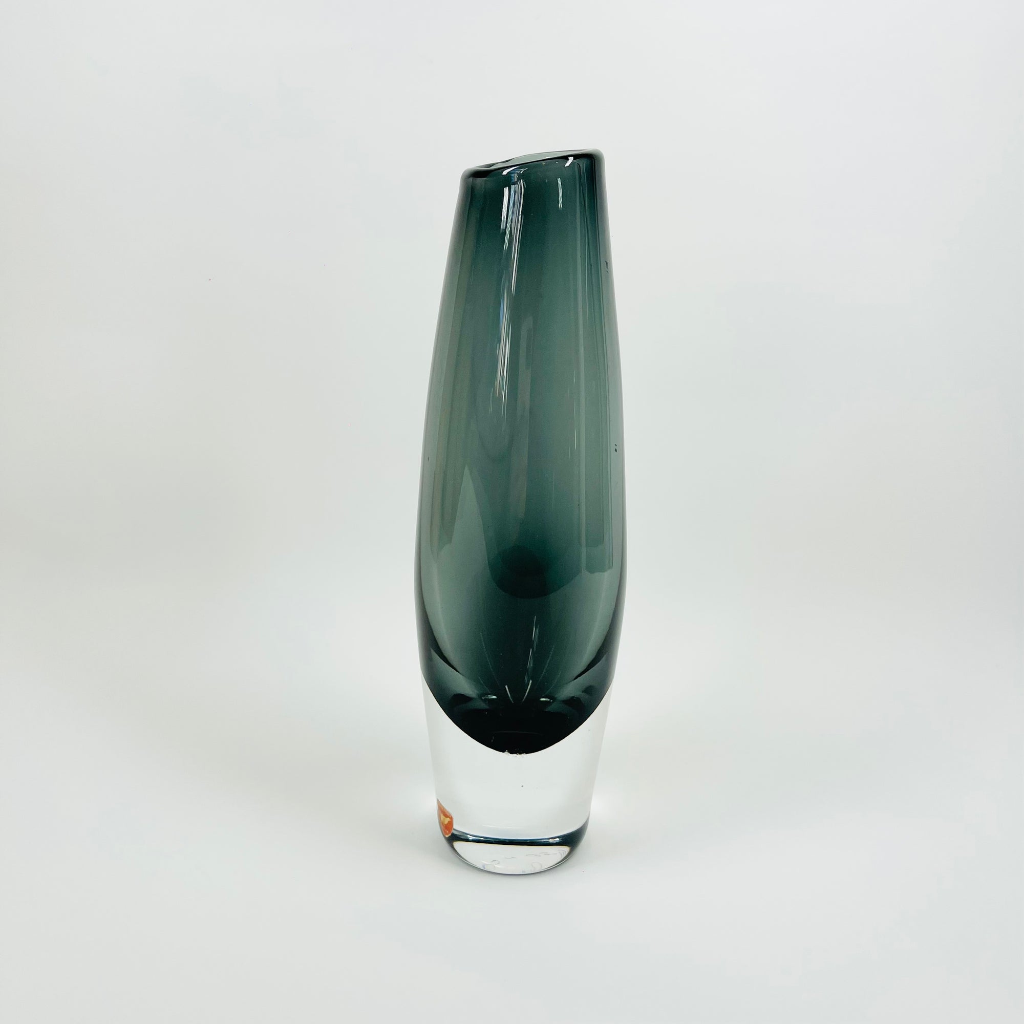 1960s SMOKEY GREY SOMMERSO GLASS VASE BY NILS LANDBERG FOR ORREFORS