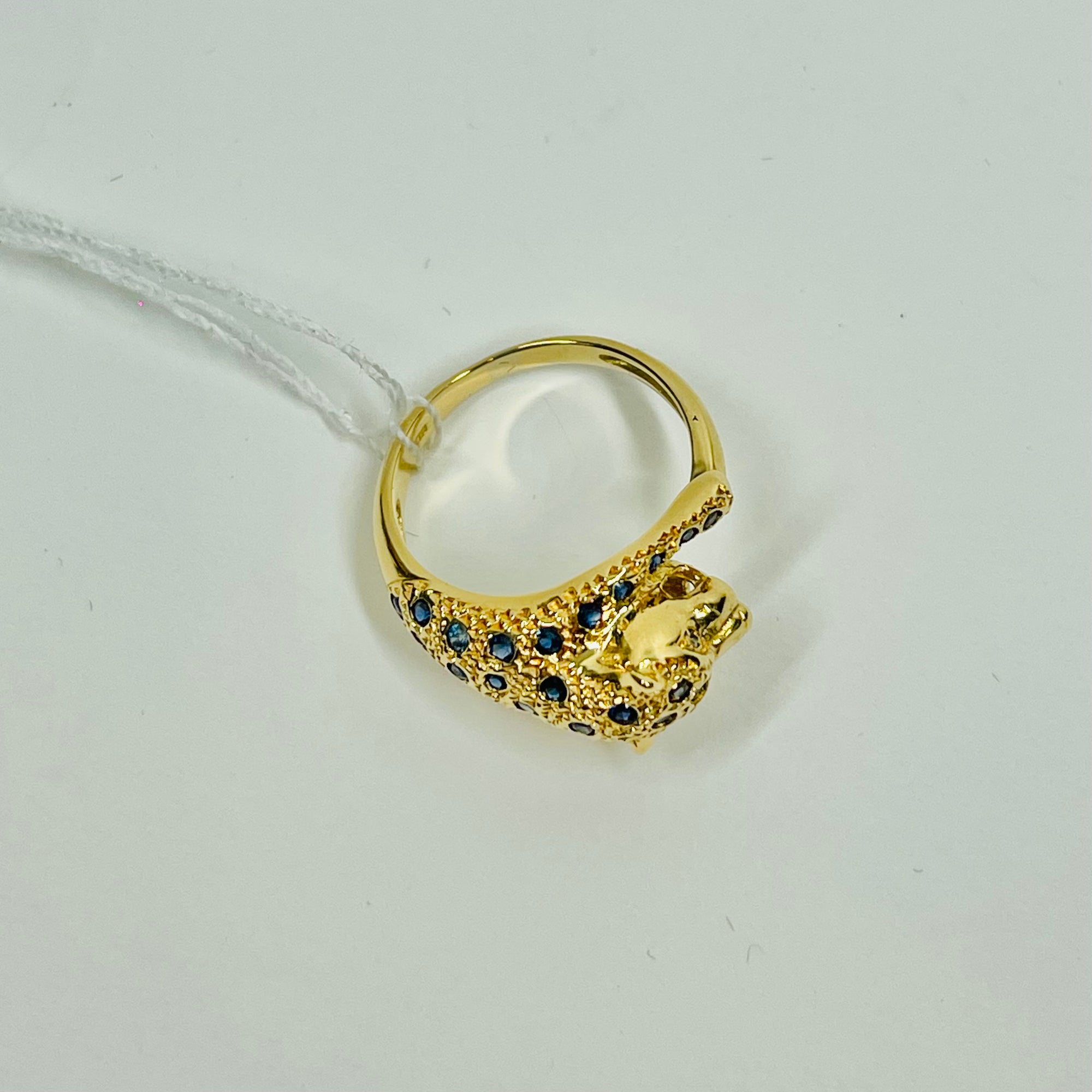 1970s 18k YELLOW GOLD BLUE SAPPHIRE LEOPARD RING
