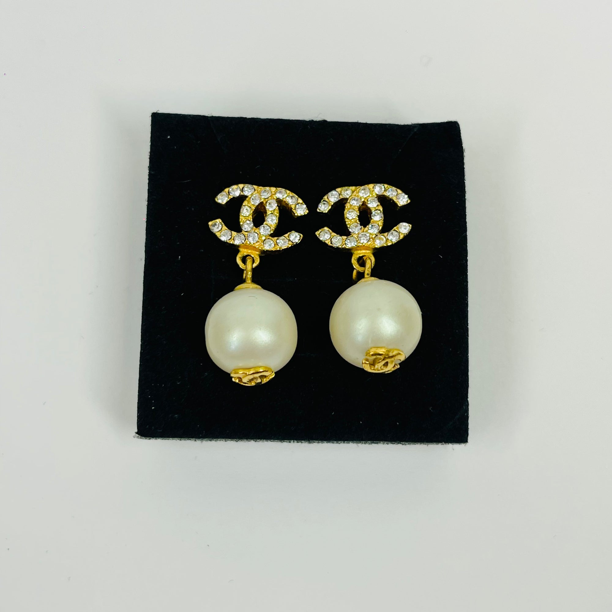 1990s CHANEL CC GOLD LOGO CRYSTAL DROP PEARL PIERCED EARRINGS