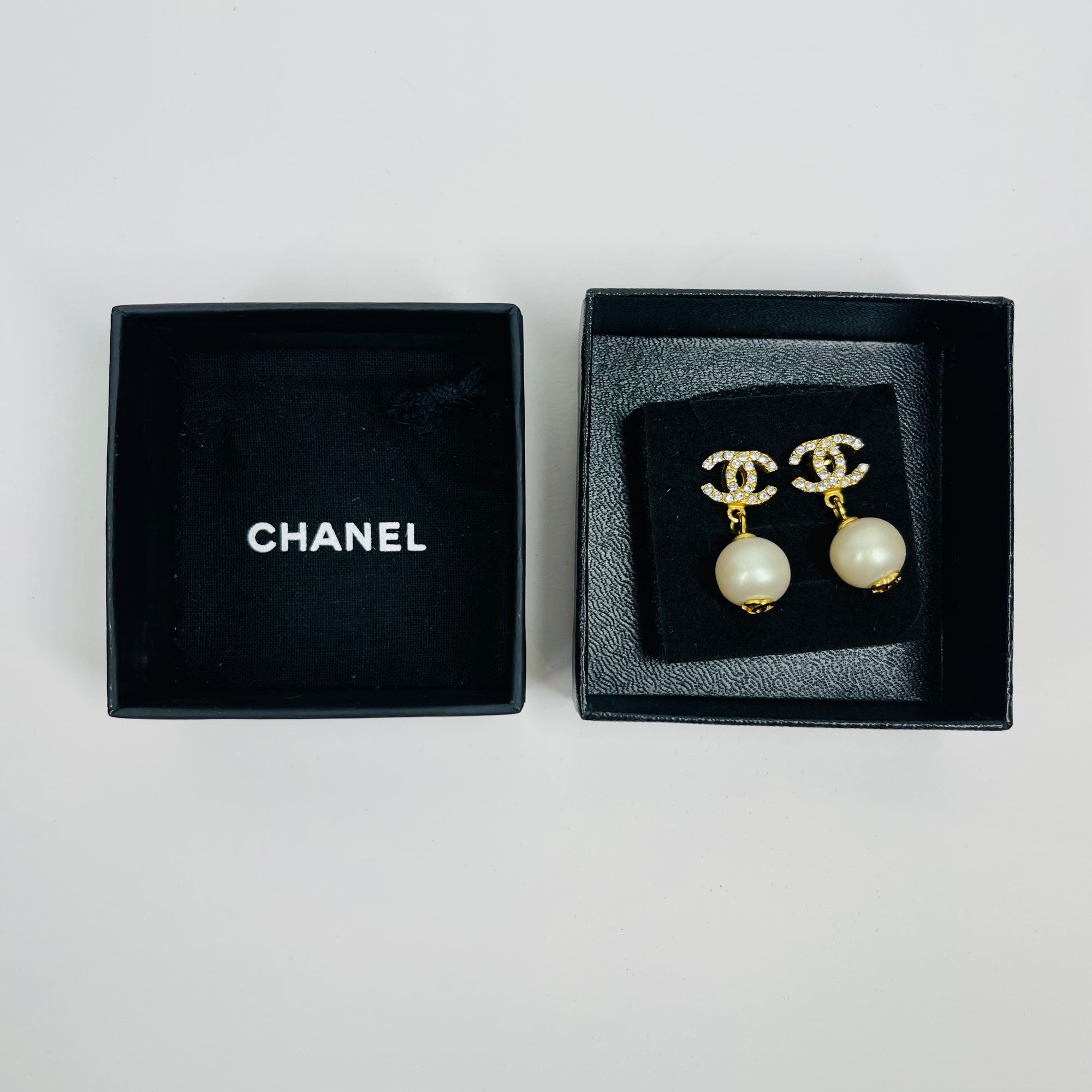 1990s CHANEL CC GOLD LOGO CRYSTAL DROP PEARL PIERCED EARRINGS