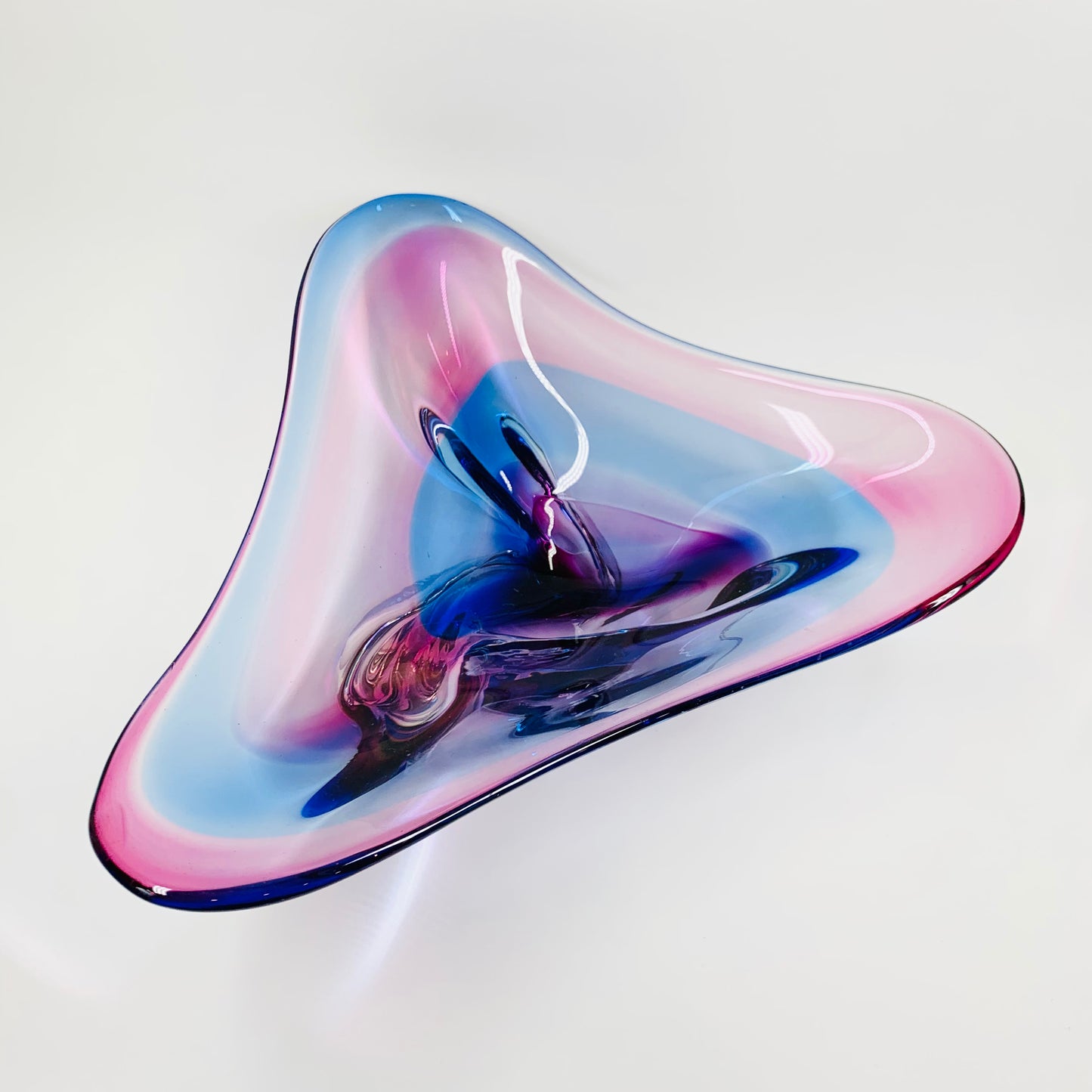 LARGE JAPANESE PINK HARLEQUIN BOWL