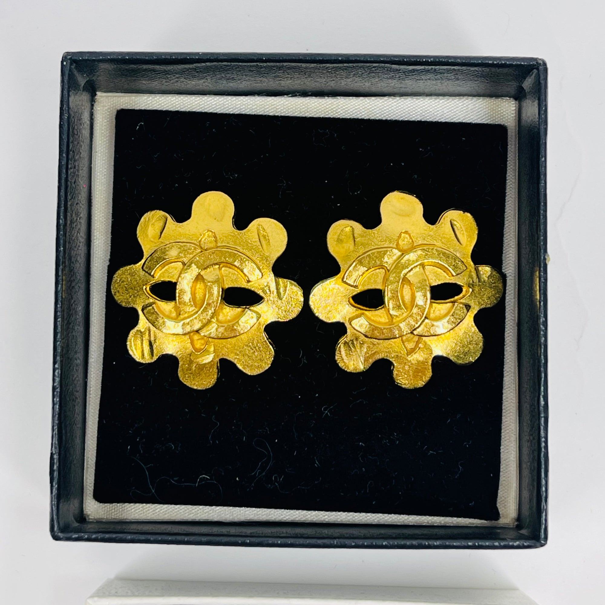 1994 CHANEL CC FILIGREE FLOWER GOLD LOGO BUTTON CLIP ON EARRINGS