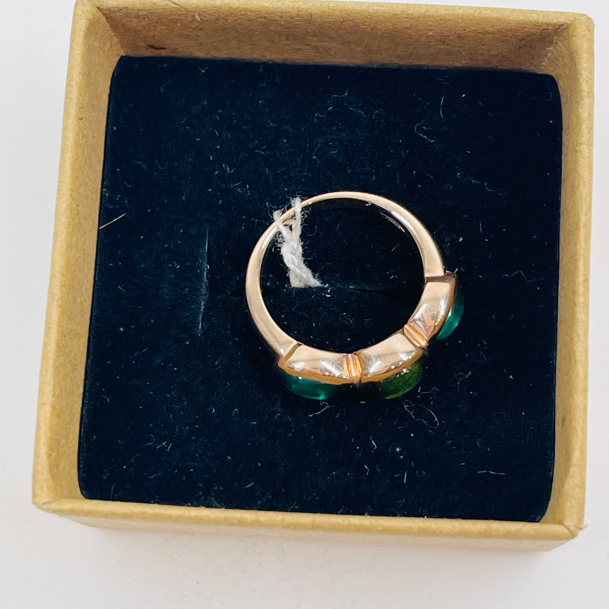 1970s 10K ROSE GOLD TRILOGY RING WITH EMERALD & PERIDOT CABOCHON