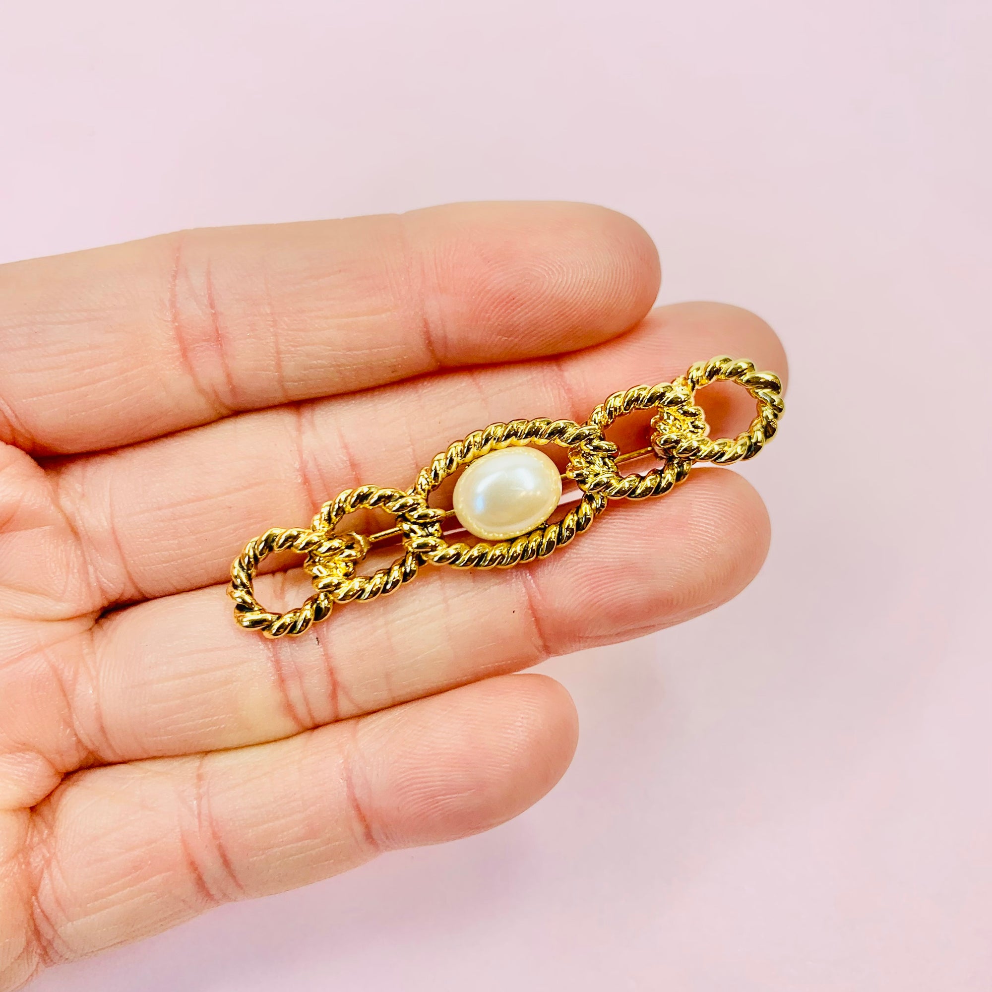 1980s COSTUME PEARL BROOCH