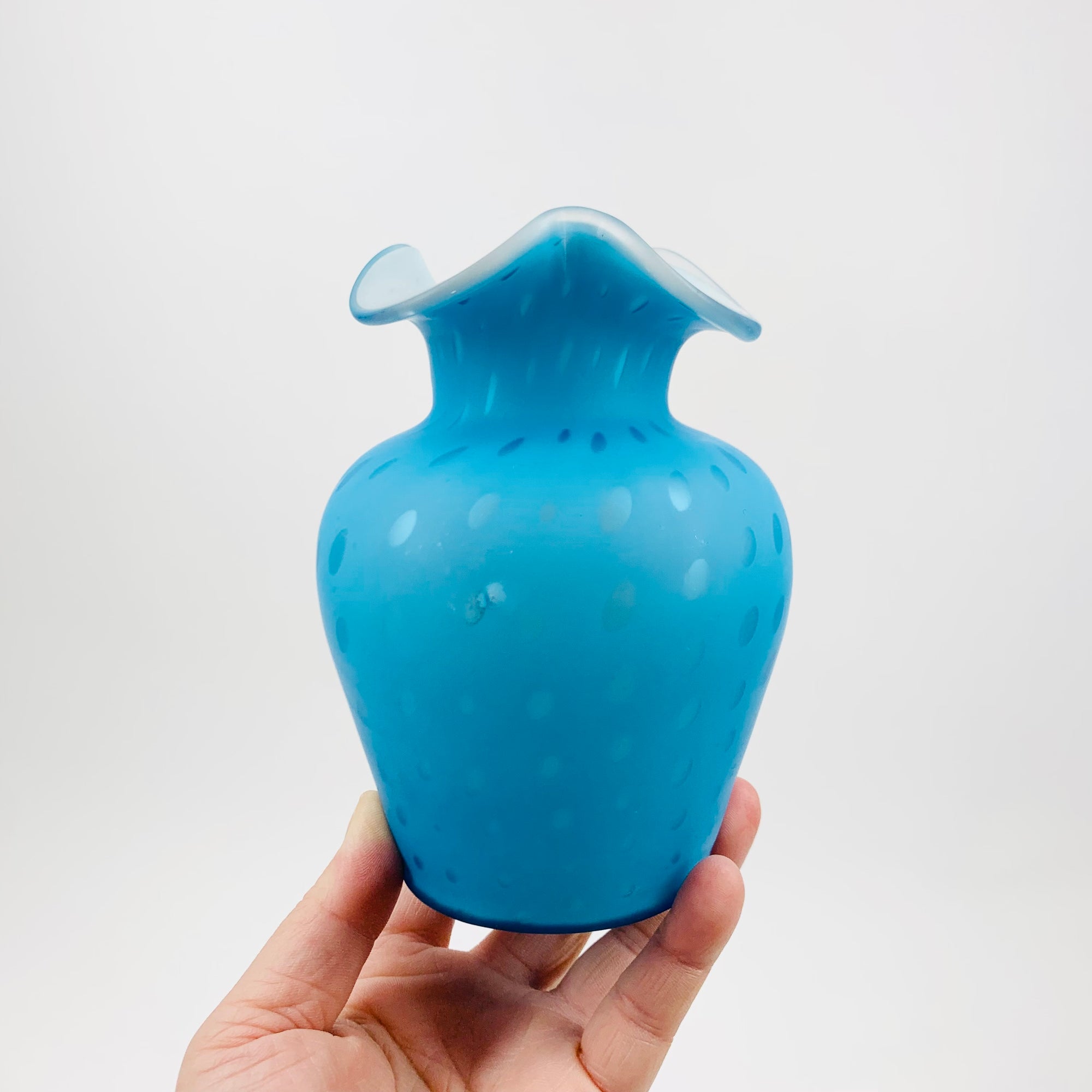 TURQUOISE SATIN RUFFLE RIM VASE