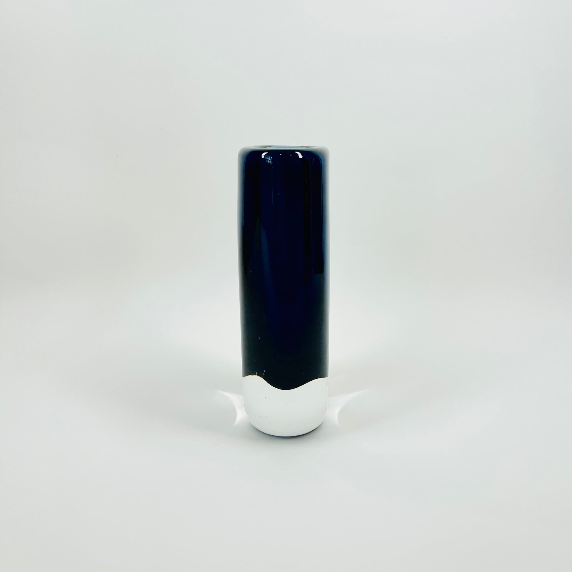 1950s NAVY BLUE SOMMERSO GLASS POSY VASE BY NILS LANDBERG FOR ORREFORS