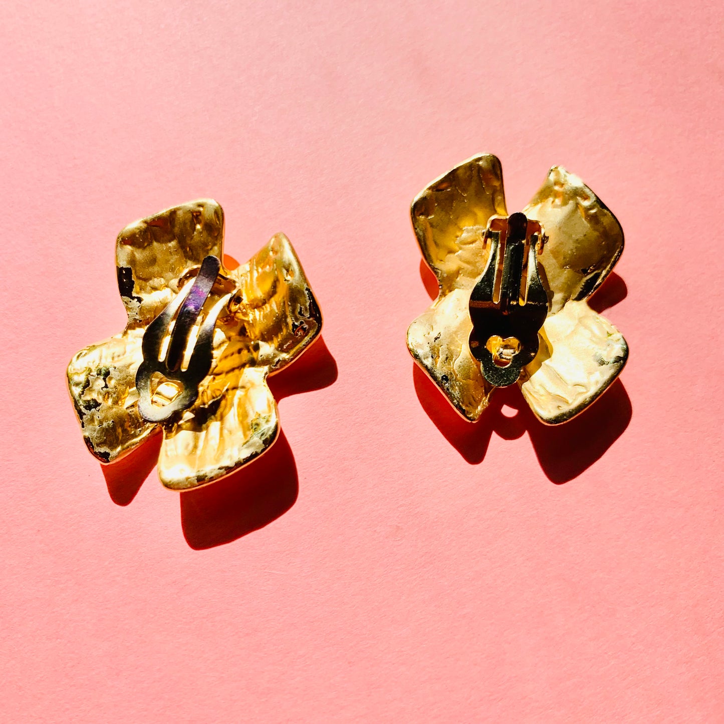 1980s TEXTURED X MATTE CLIP ON EARRINGS