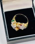 1950s 14K YELLOW GOLD DIAMOND EMERALD DOUBLE PANTHER HEADS RING WITH RUBY EYES